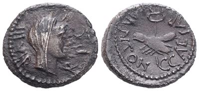 Marco Antonio e Ottaviano, Quinario, 39 a.C., con Concordia al diritto e mani con caduceo al rove...