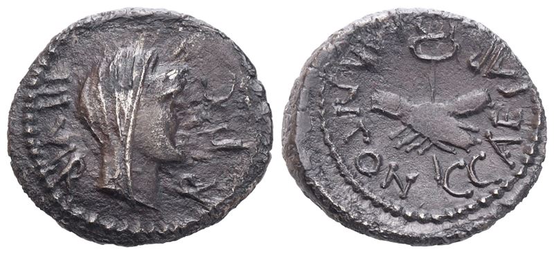 Marco Antonio e Ottaviano, Quinario, 39 a.C., con Concordia al diritto e mani con caduceo al rove...
