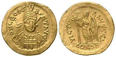 Leo I (457–474), Solidus con busto corazzato e Vittoria, Constantinopolis