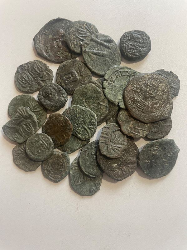 Lot of 29 Follis Byzantine. lot sold as is, no return