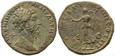 Marcus Aurelius (161–180), Sestertius romano (Æ) con Vittoria avanzante