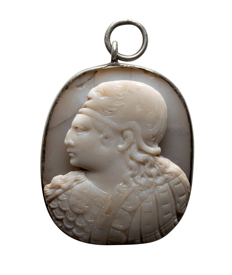 A large Late Renaissance agate cameo set in a silver pendant. Bust of Athena.