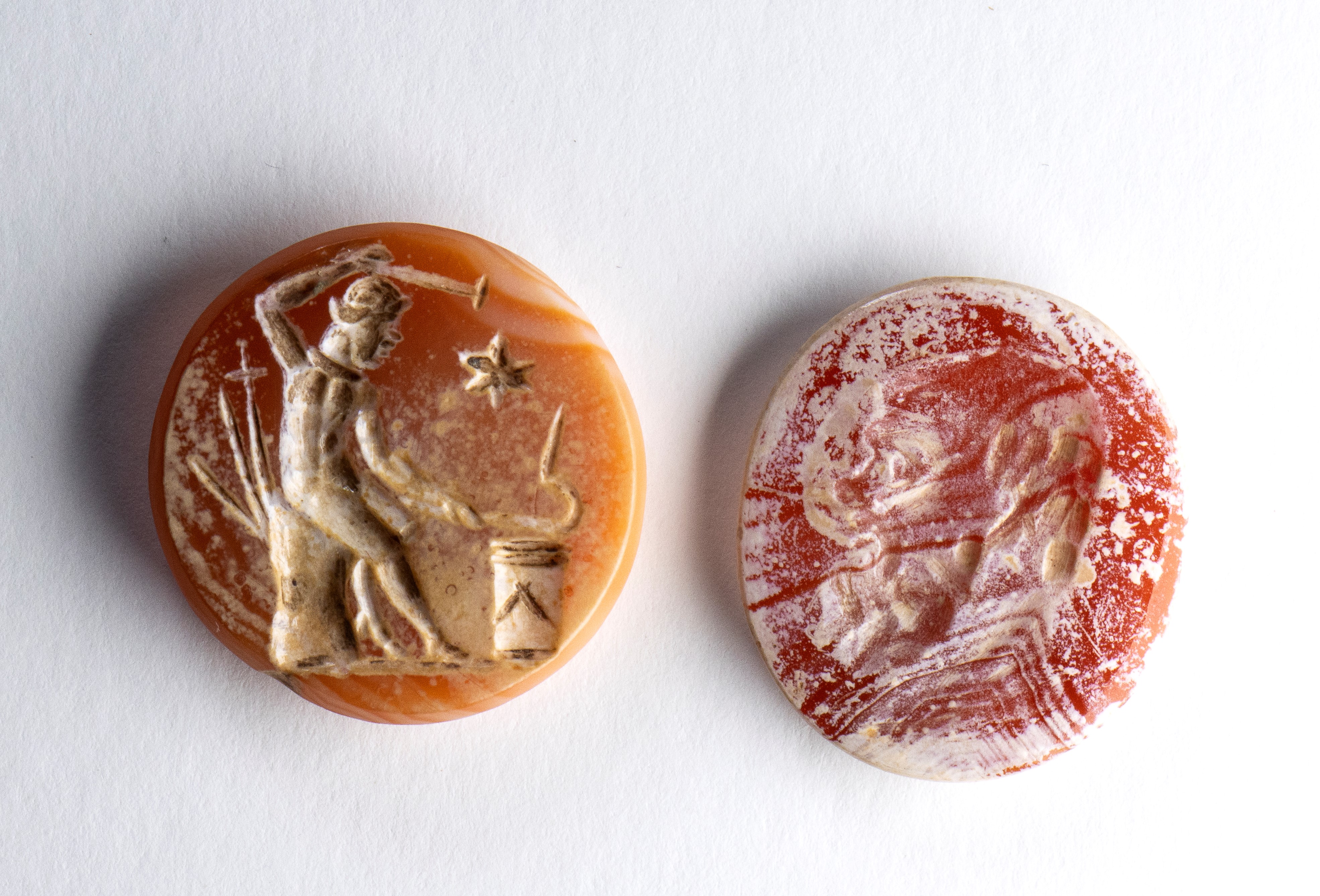 A lot of 2 postclassical burnt agate intaglios. Various subjects.