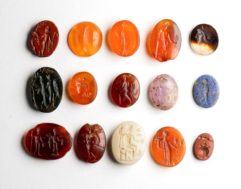 A lot of 15 hardstone intaglios. Various subjects.
