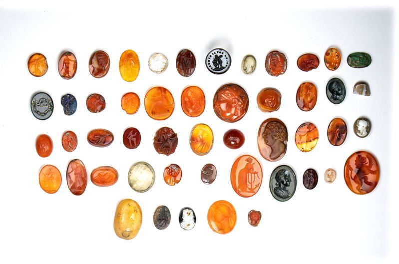 A lot of 50 ancient and modern engraved gems. Various subjects.