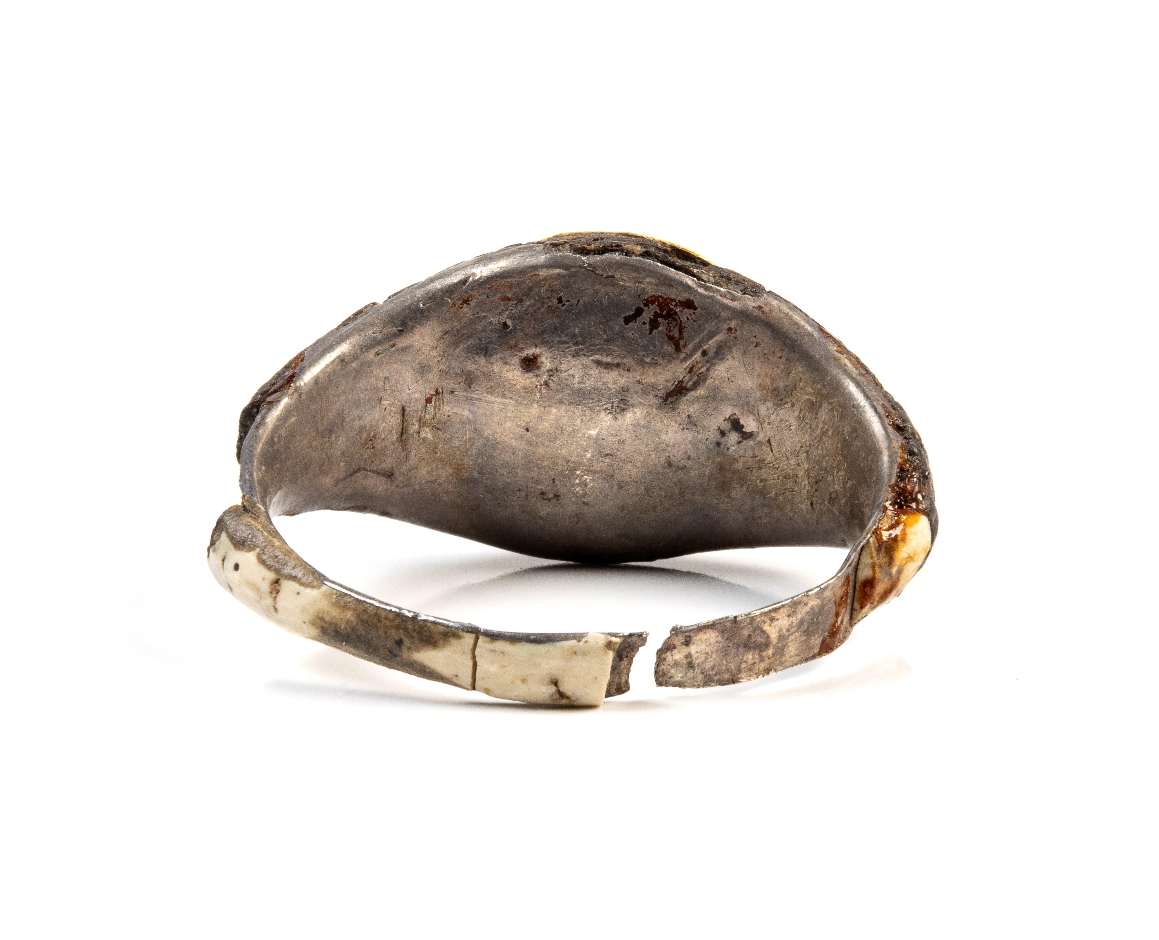 Nicolò con testa di Gorgone, anello in ferro e montatura in oro, I-II secolo d.C.