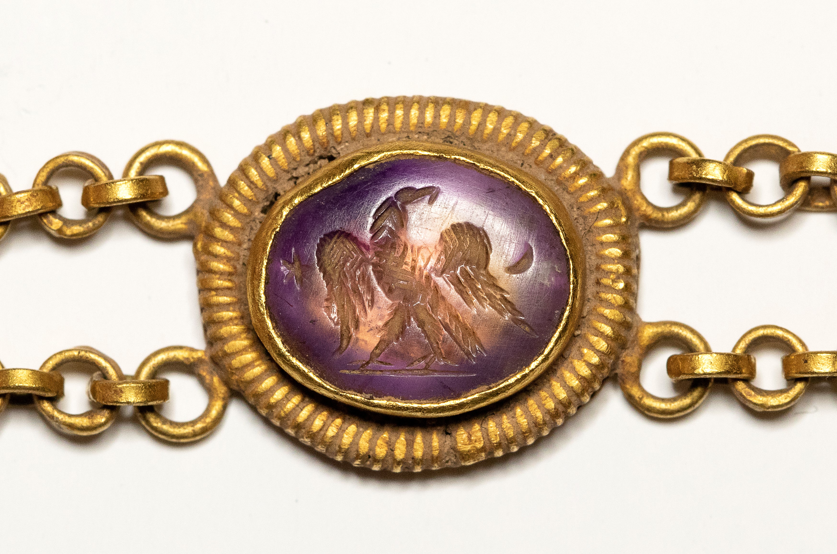 A Roman gold bracelet with six hardstones intaglios. Various subjects.