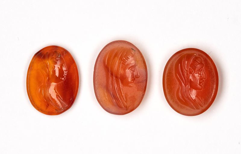 Lot of 3 agate intaglios. Female veiled busts.