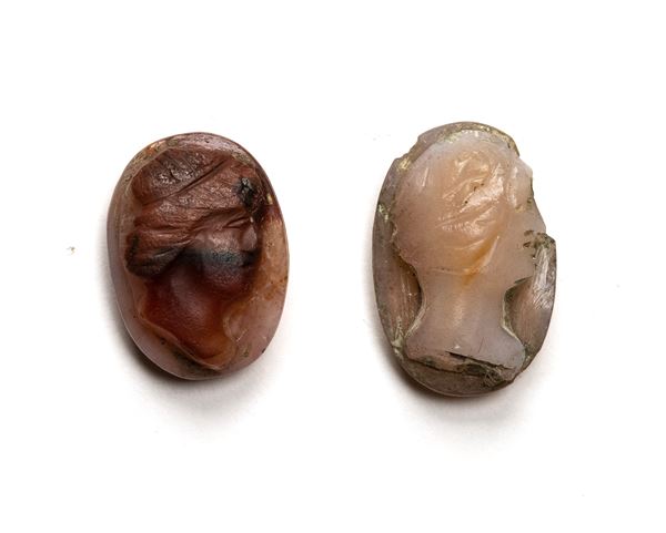 Lot of 2 agate cameos. Female heads