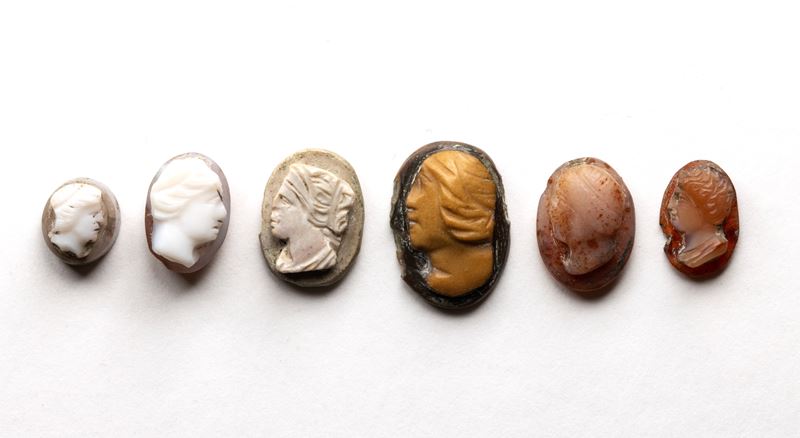 Lot of 6 agate cameos. Various portraits.