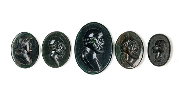 Lot of 5 heliotrope intaglios. Various subjects  (19th century)  - Auction GLYPTICS ANCIENT JEWELRY - Bertolami Fine Art - Prague