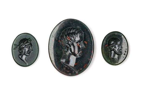 Lot of 3 heliotrope intaglios. Various subjects  (18th century)  - Auction GLYPTICS ANCIENT JEWELRY - Bertolami Fine Art - Prague