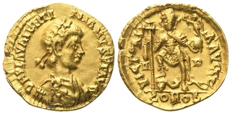 Valentiniano III (425-455), Solidus con busto all’imperatore e Vittoria, Mediolanum, c. 430-440