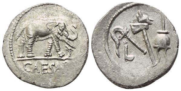 C. Iulius Caesar, Denarius, Military mint traveling with Caesar in Northern Italy, 49-48 BC; AR (2,83 g; 18,9 mm; 12 h)
