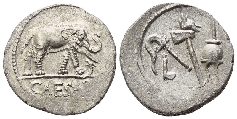 C. Giulio Cesare, Denario romano (military mint) con testa laureata di Caesar e scena con elefant...