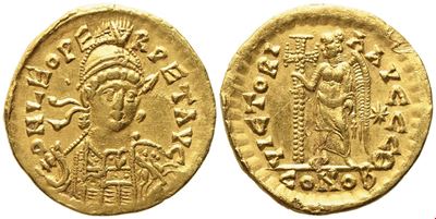 Leo I, Solidus (Constantinople) con busto laureato/helmeted e Vittoria (471–473 circa)
