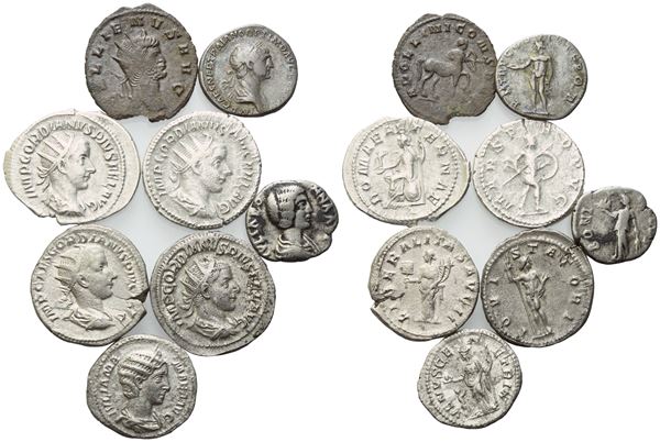  Lot of 8 coins to be catalogued. Lot sold as is, no returns.