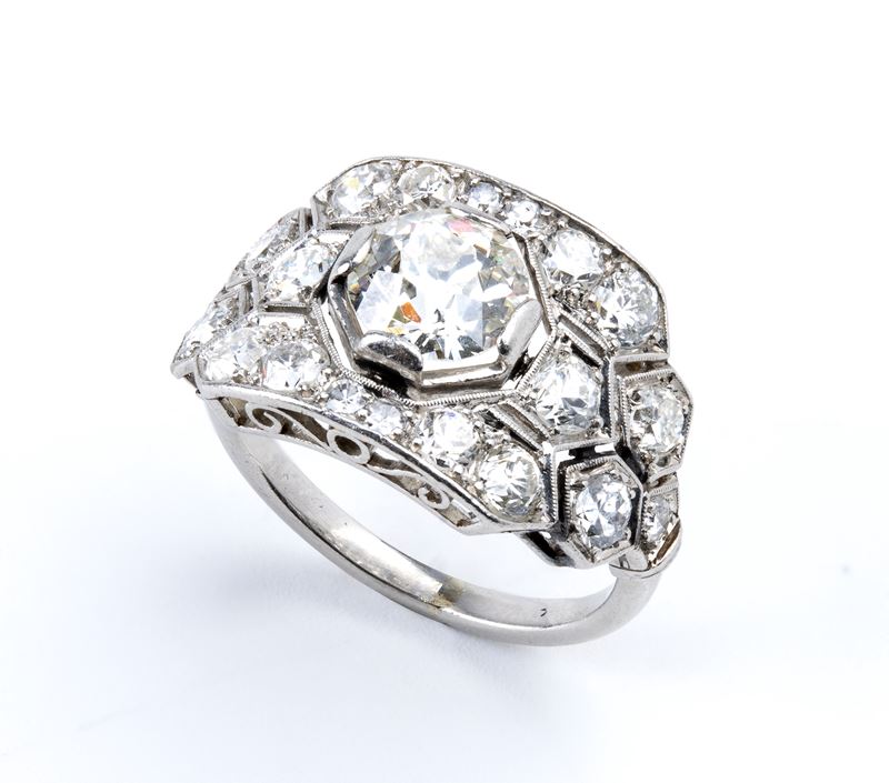 Anello Art Déco in platino e diamanti