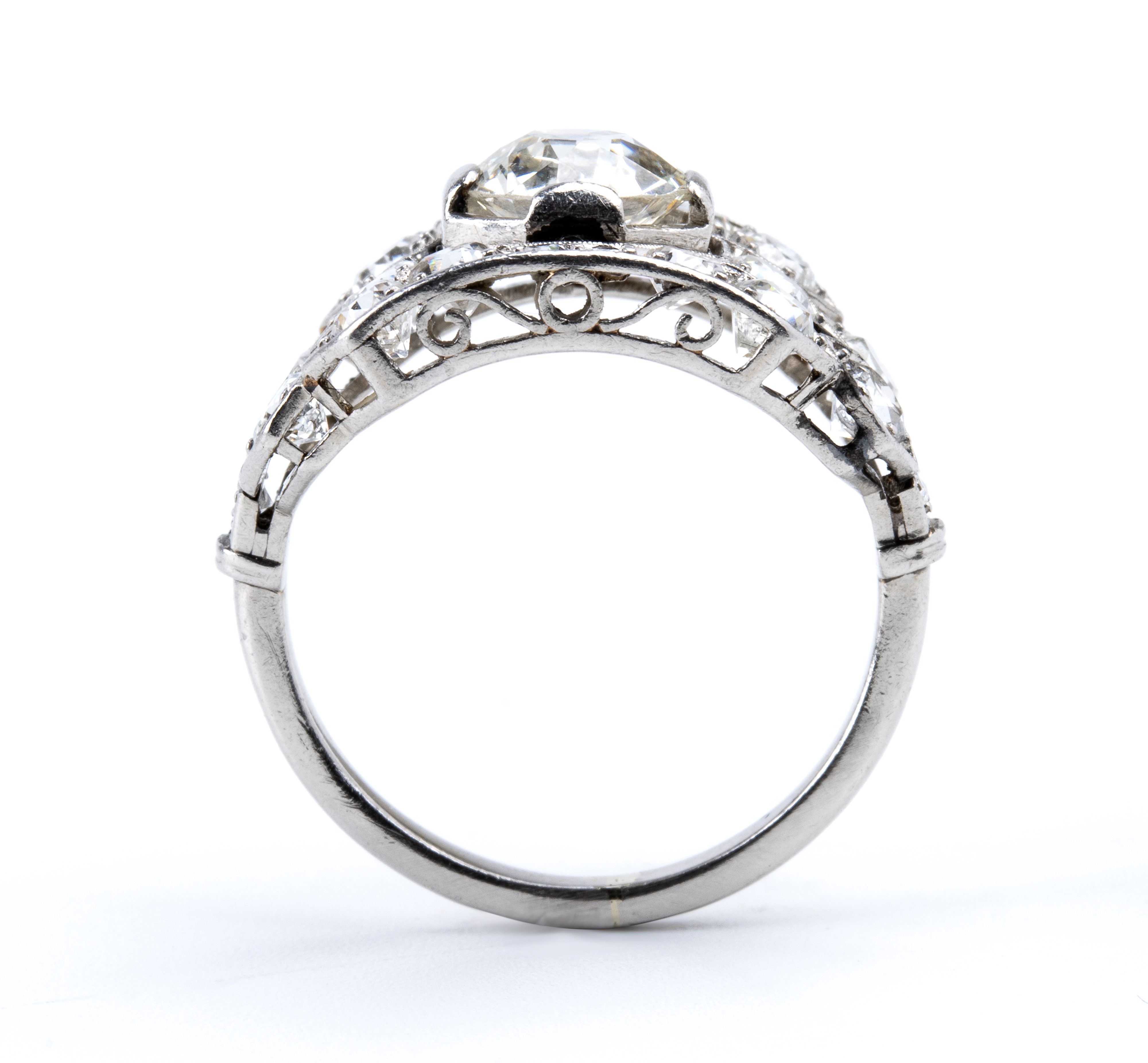 Anello Art Déco in platino e diamanti