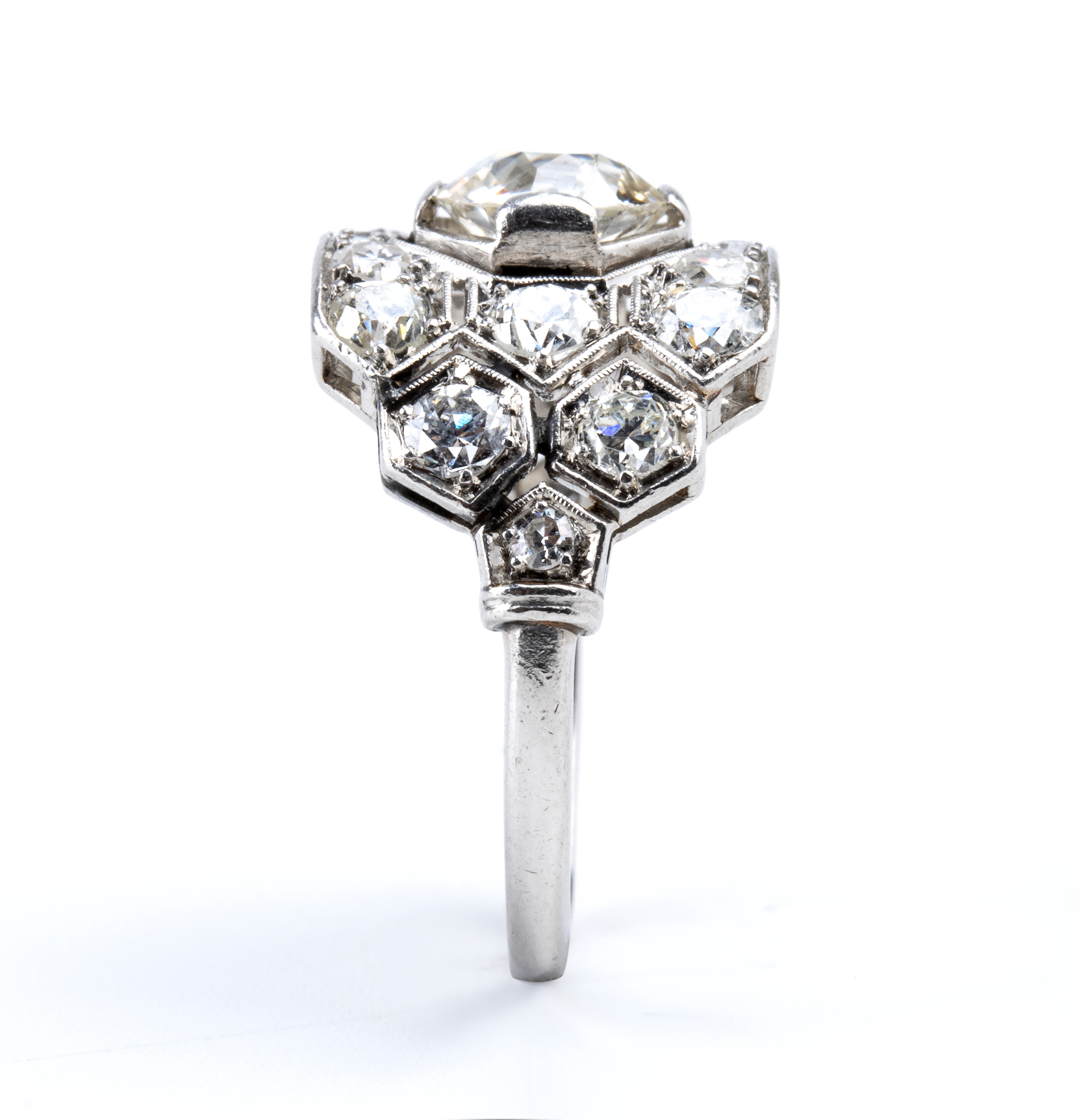 Anello Art Déco in platino e diamanti