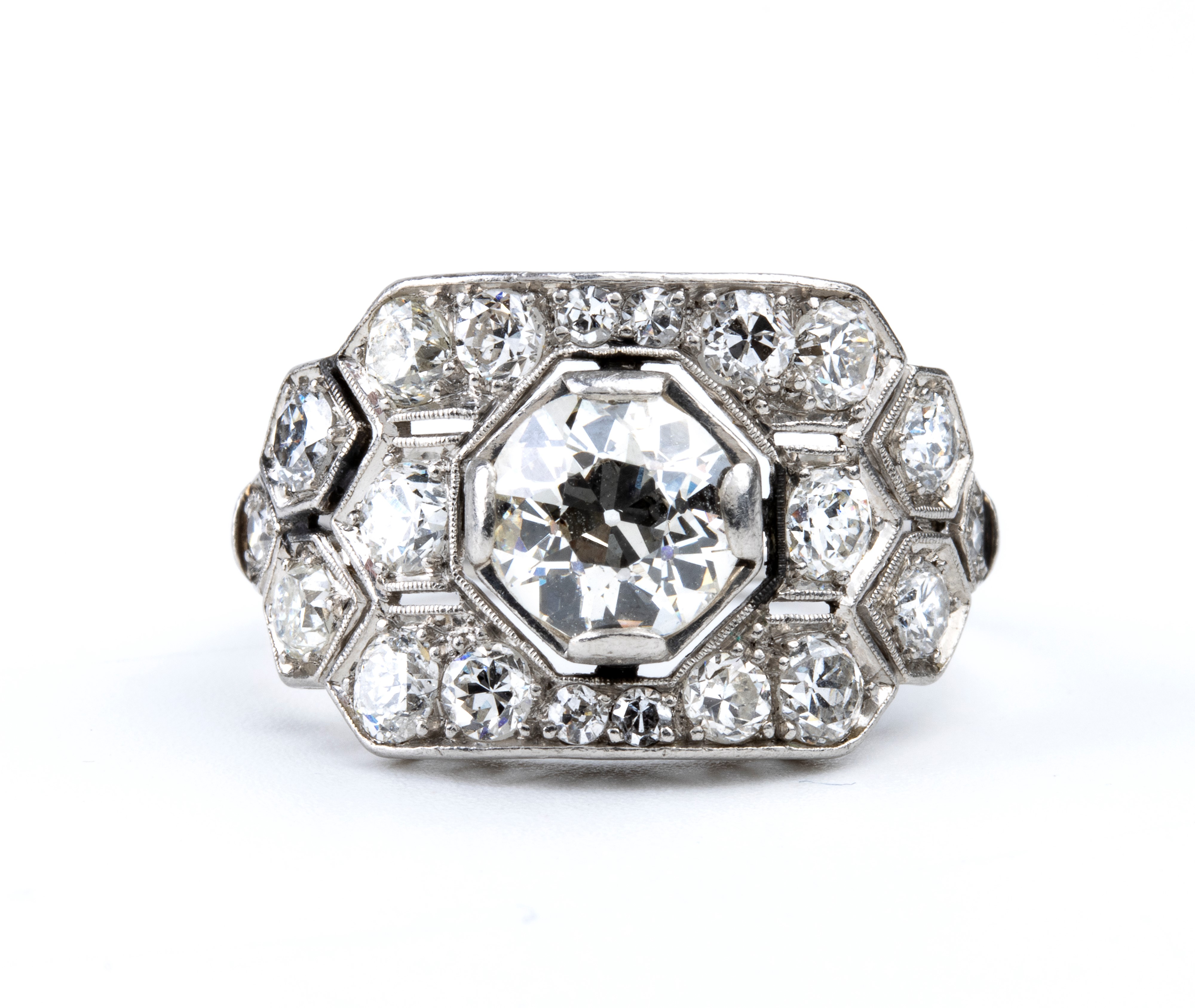 Anello Art Déco in platino e diamanti