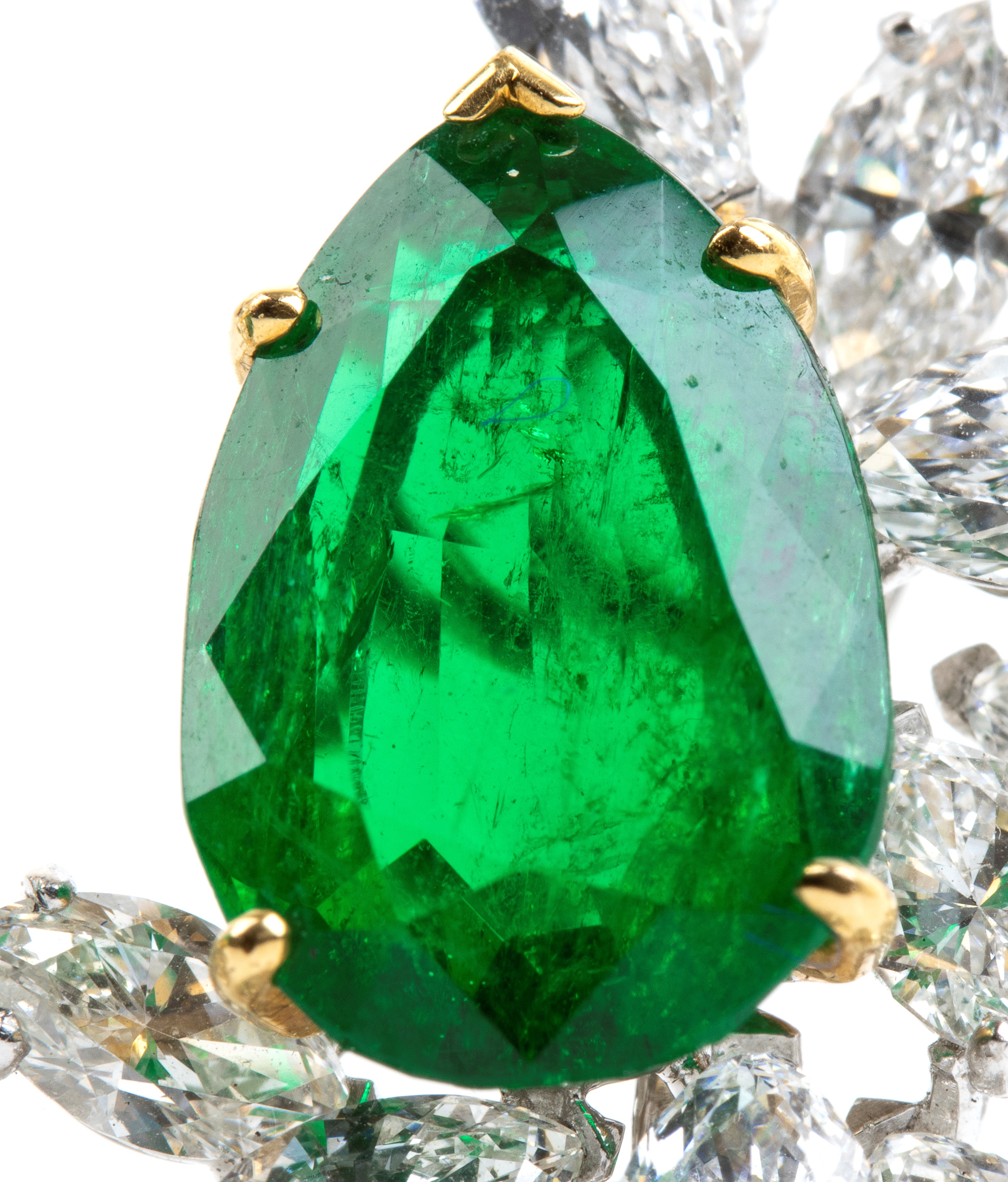 Paio di orecchini in oro, diamanti e smeraldi