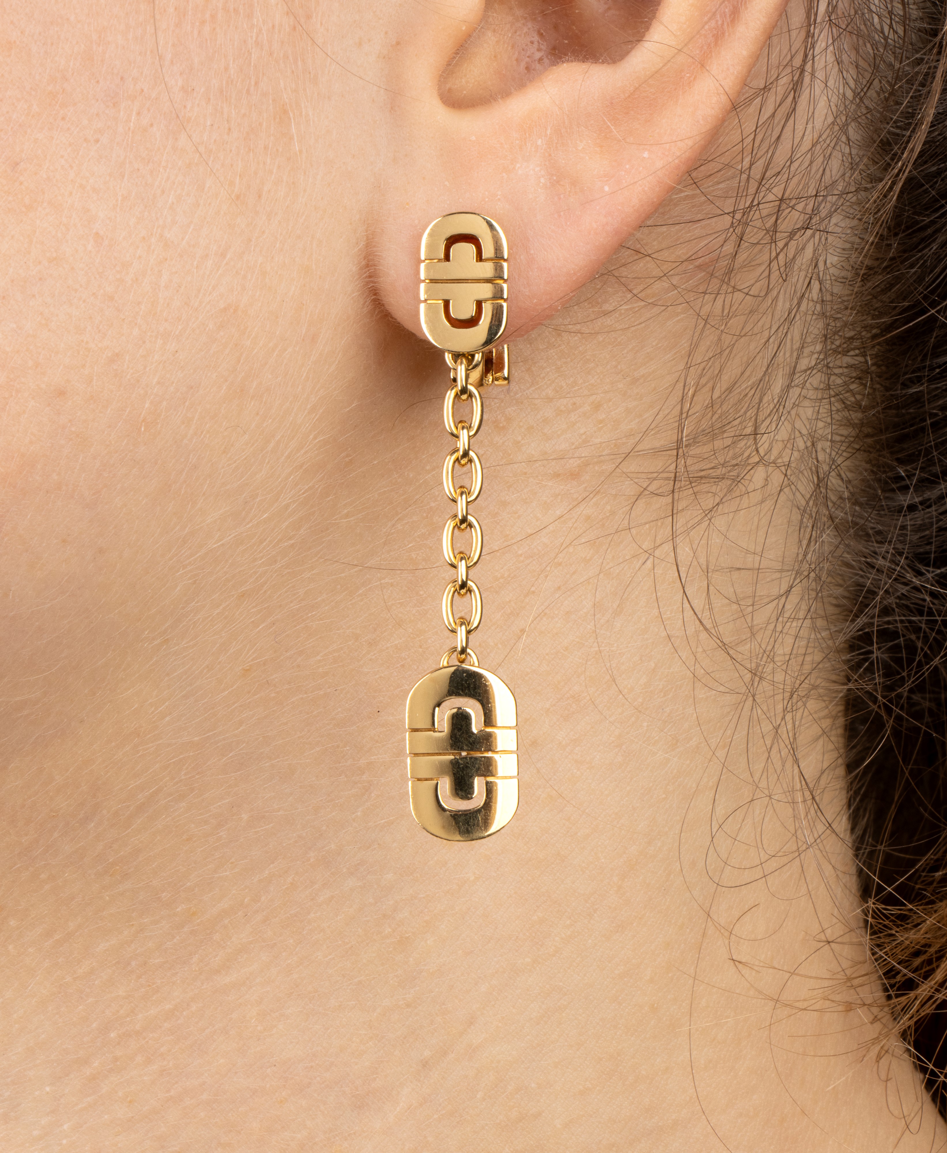 Collezione Parentesi: paio di orecchini pendenti in oro