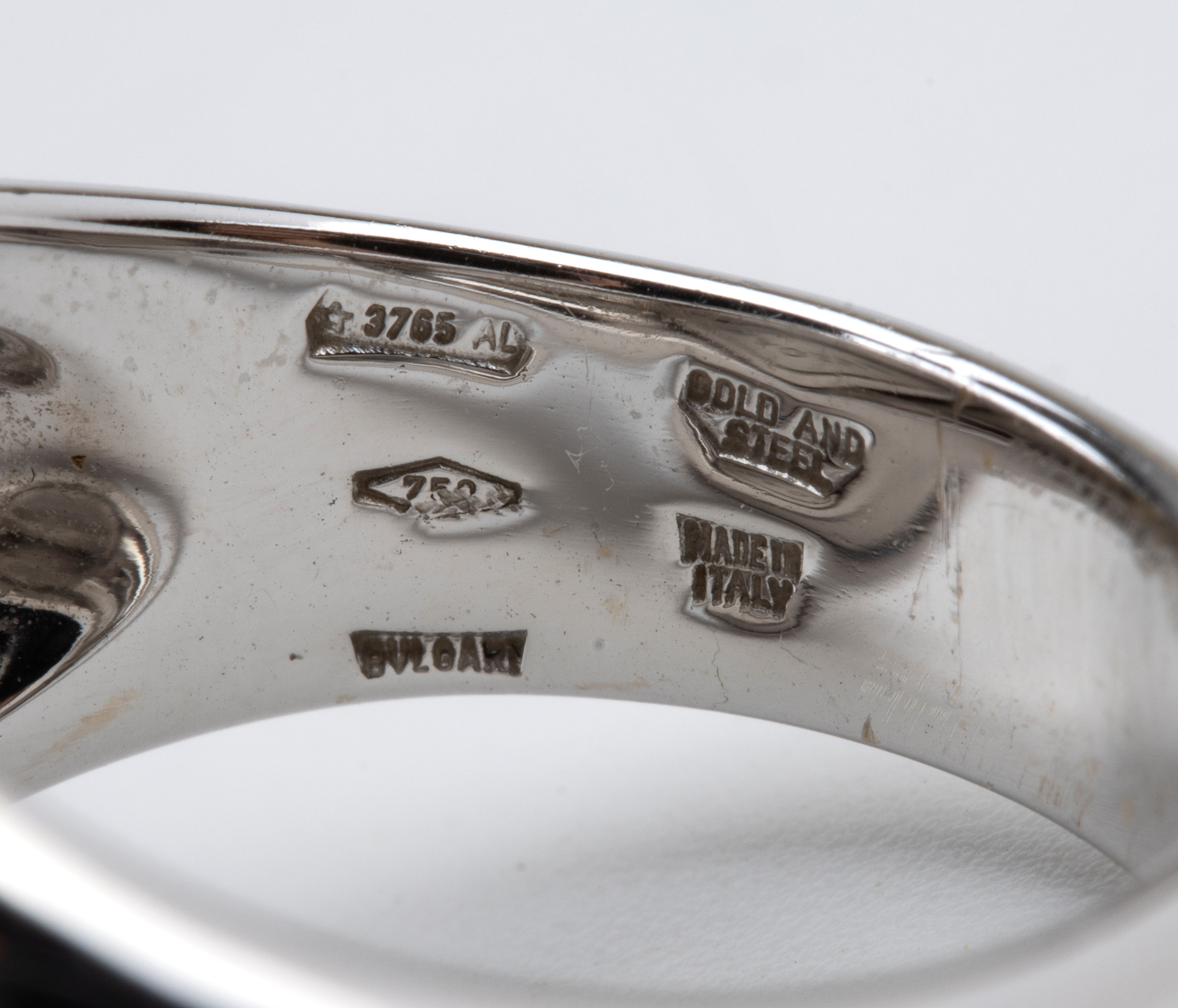 Collezione Illusione Ottica: anello rotante in oro ed onice