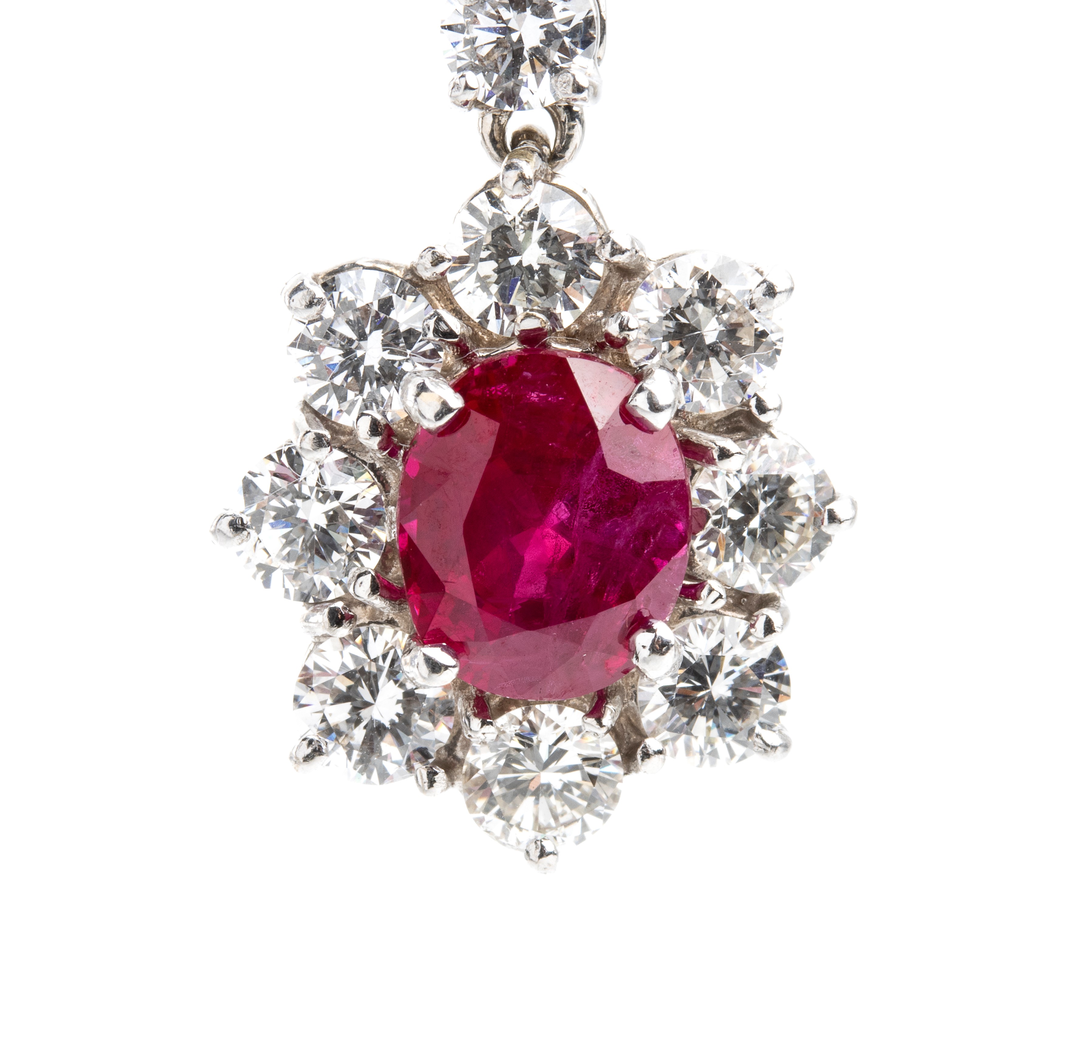 Orecchini pendenti in oro, rubini e diamanti