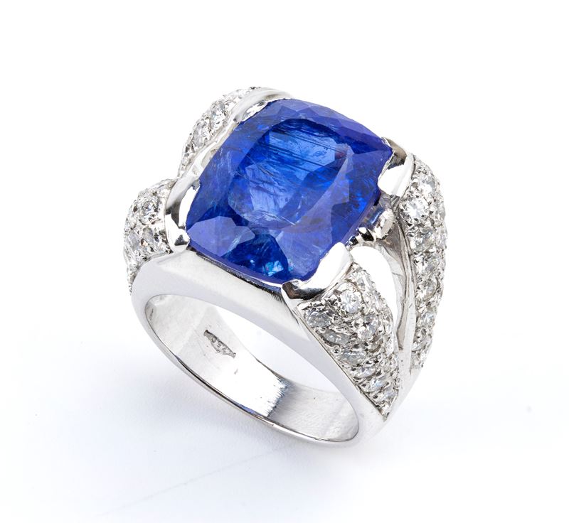 Anello in oro con tanzanite e diamanti