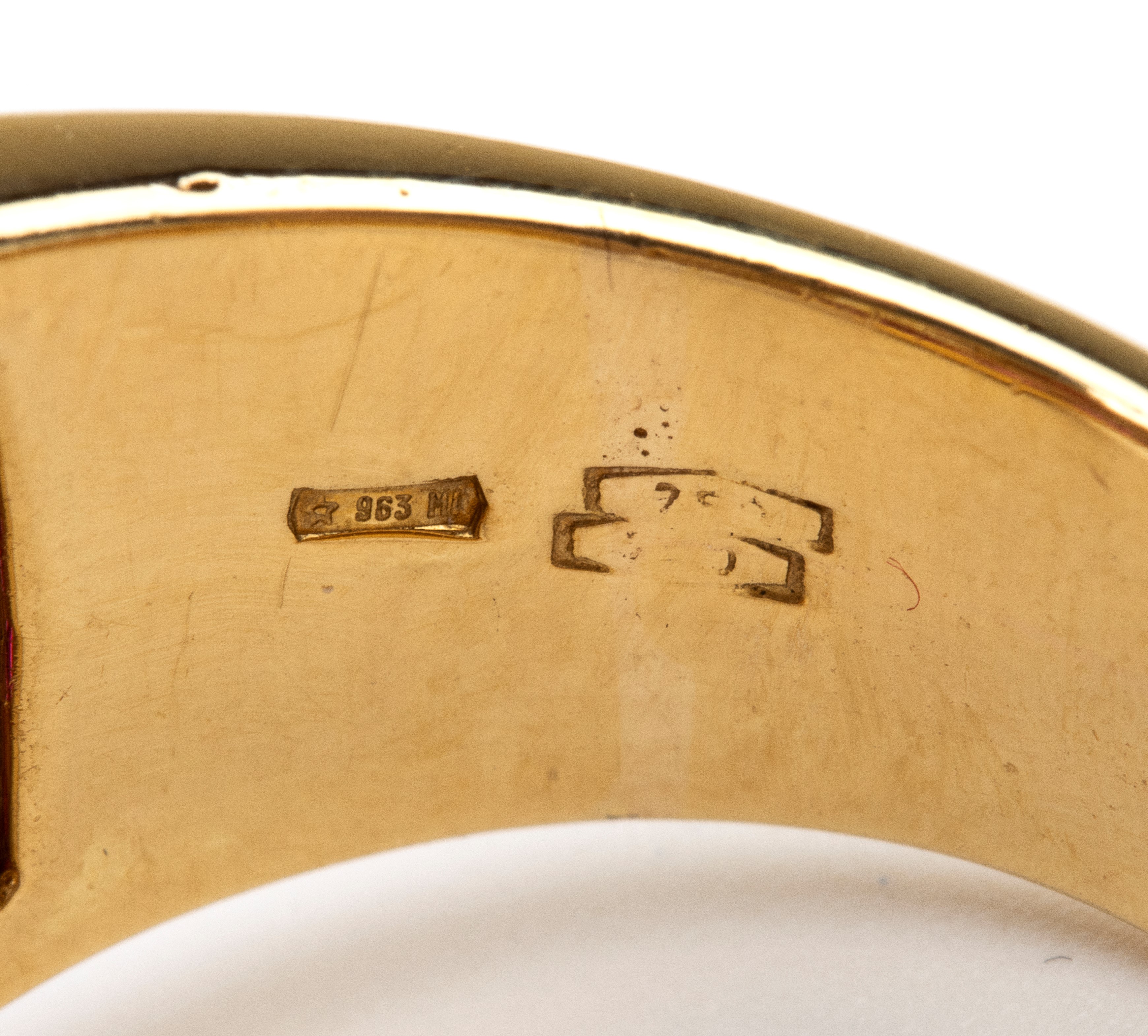 Anello in oro con rubini e diamanti