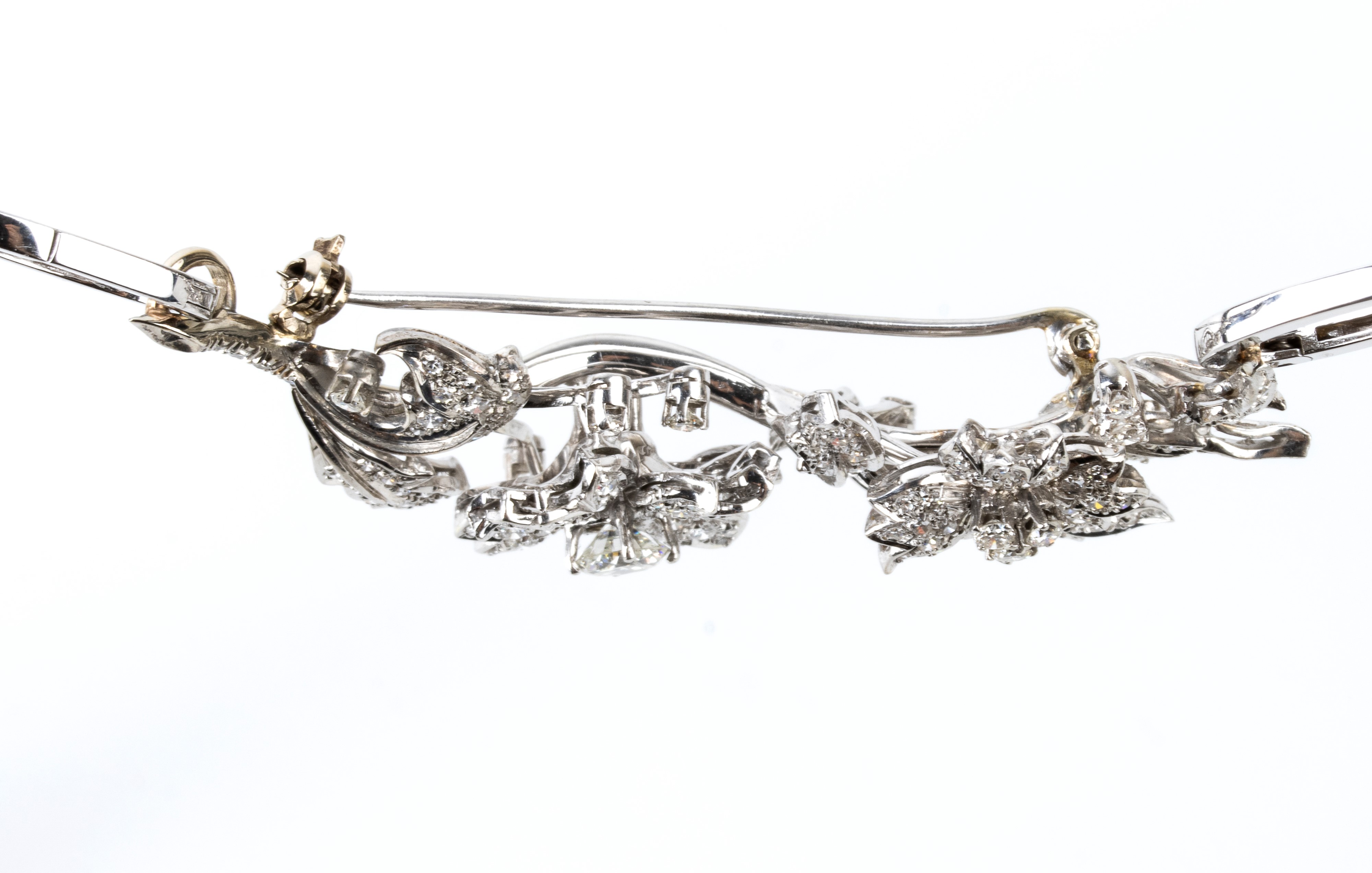 Spilla - pendente e catena in oro e diamanti