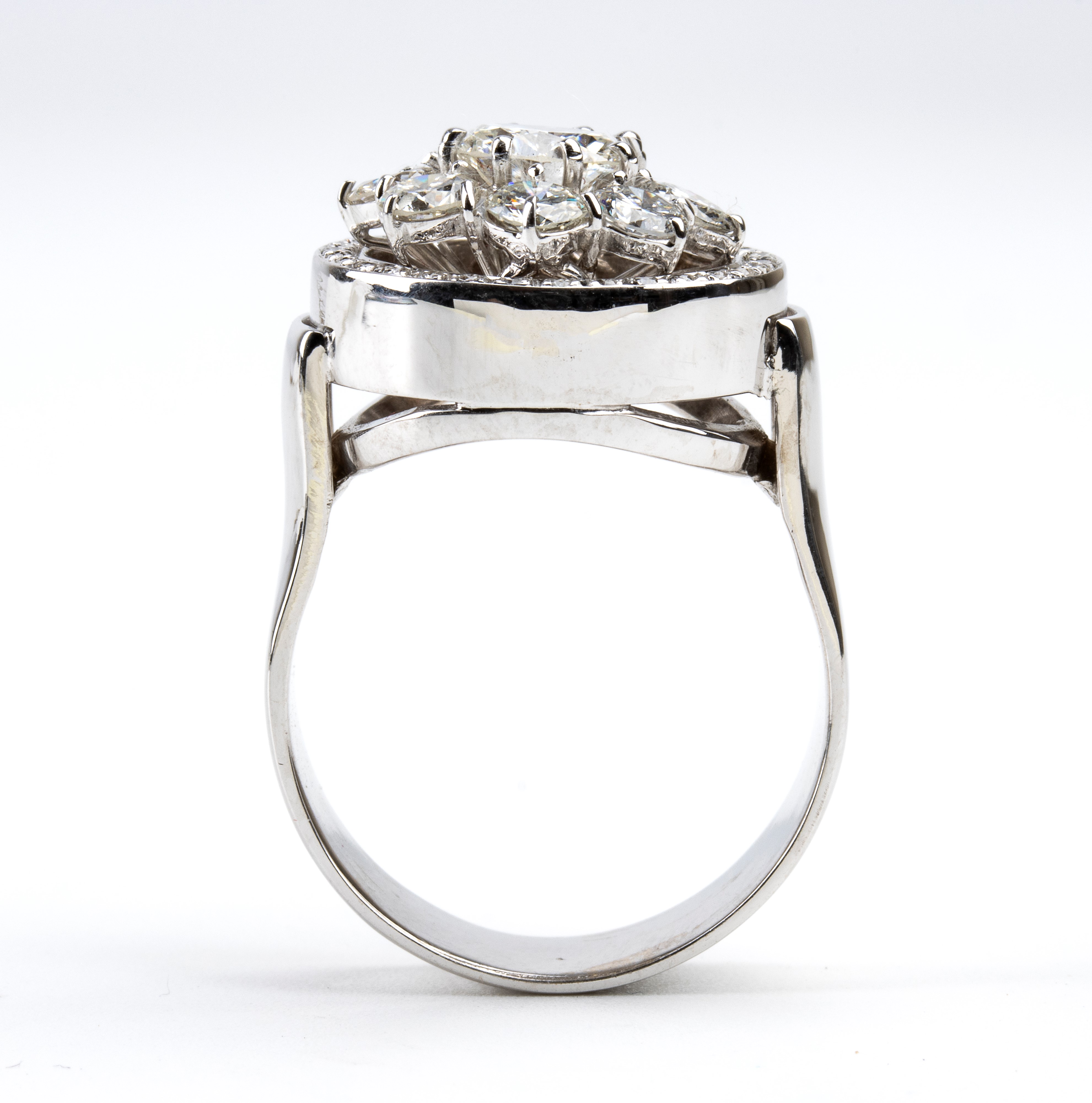 Anello in oro con diamanti