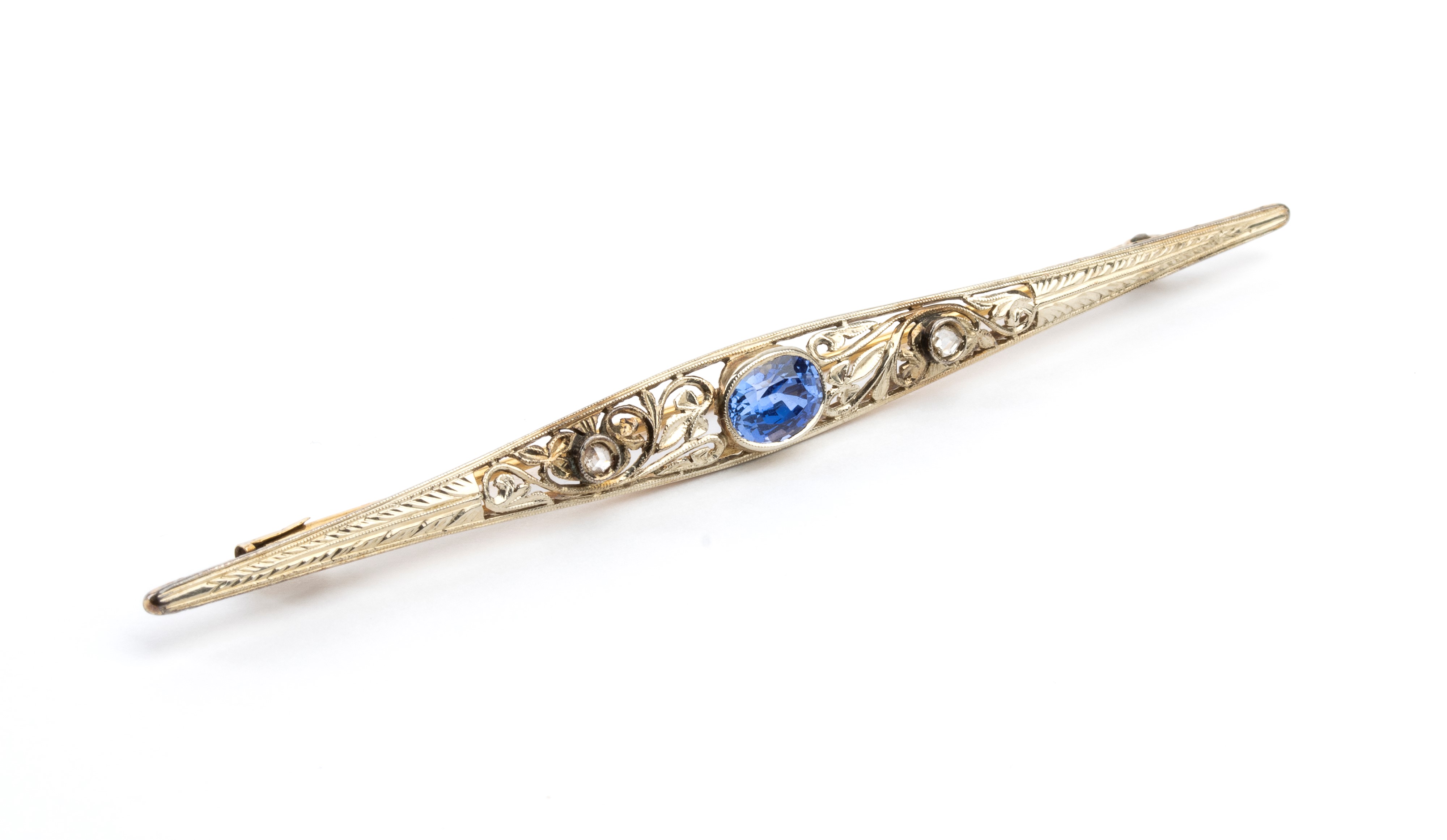 Spilla a barretta in oro e argento con zaffiro