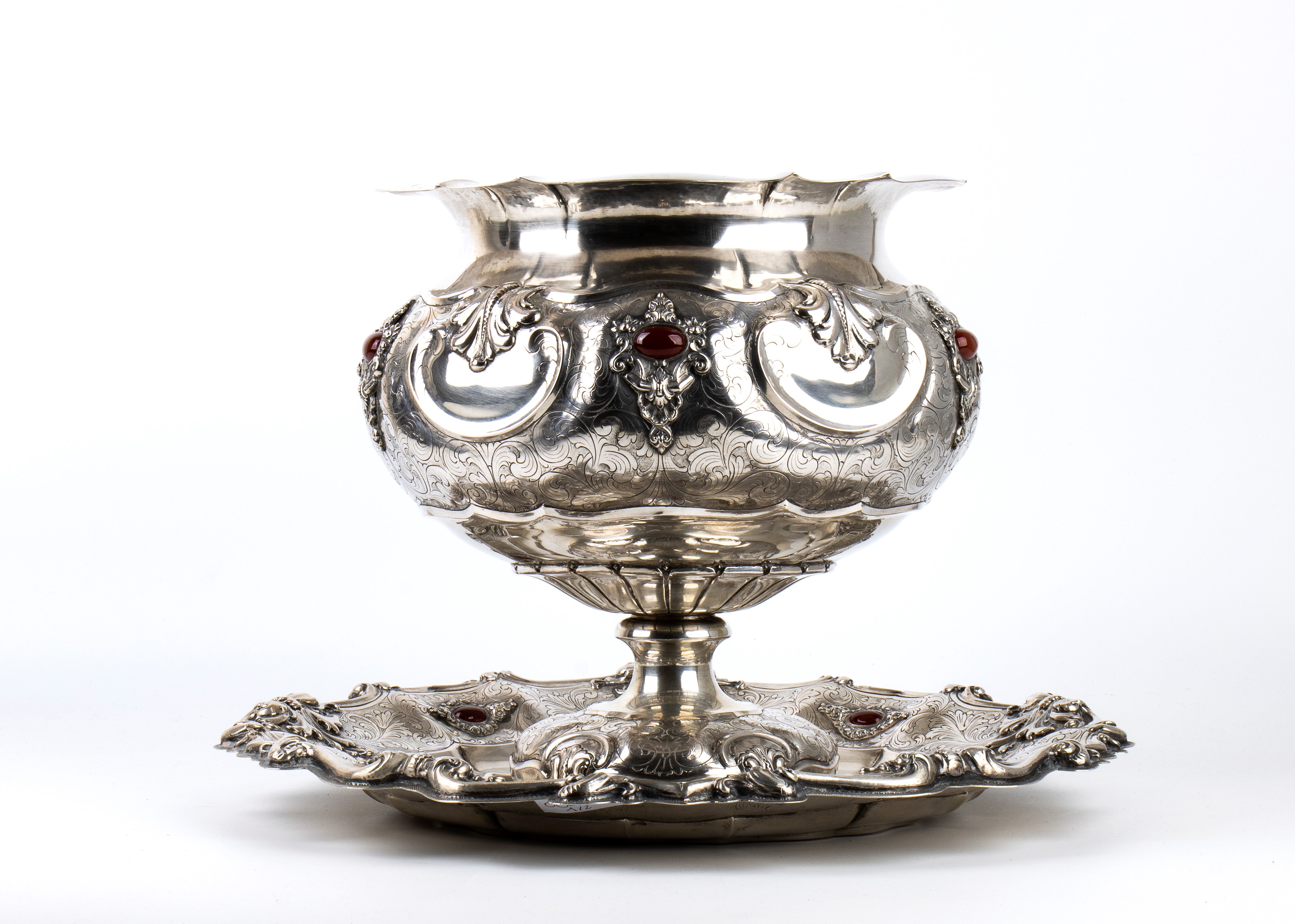 Centrotavola in argento con corniole