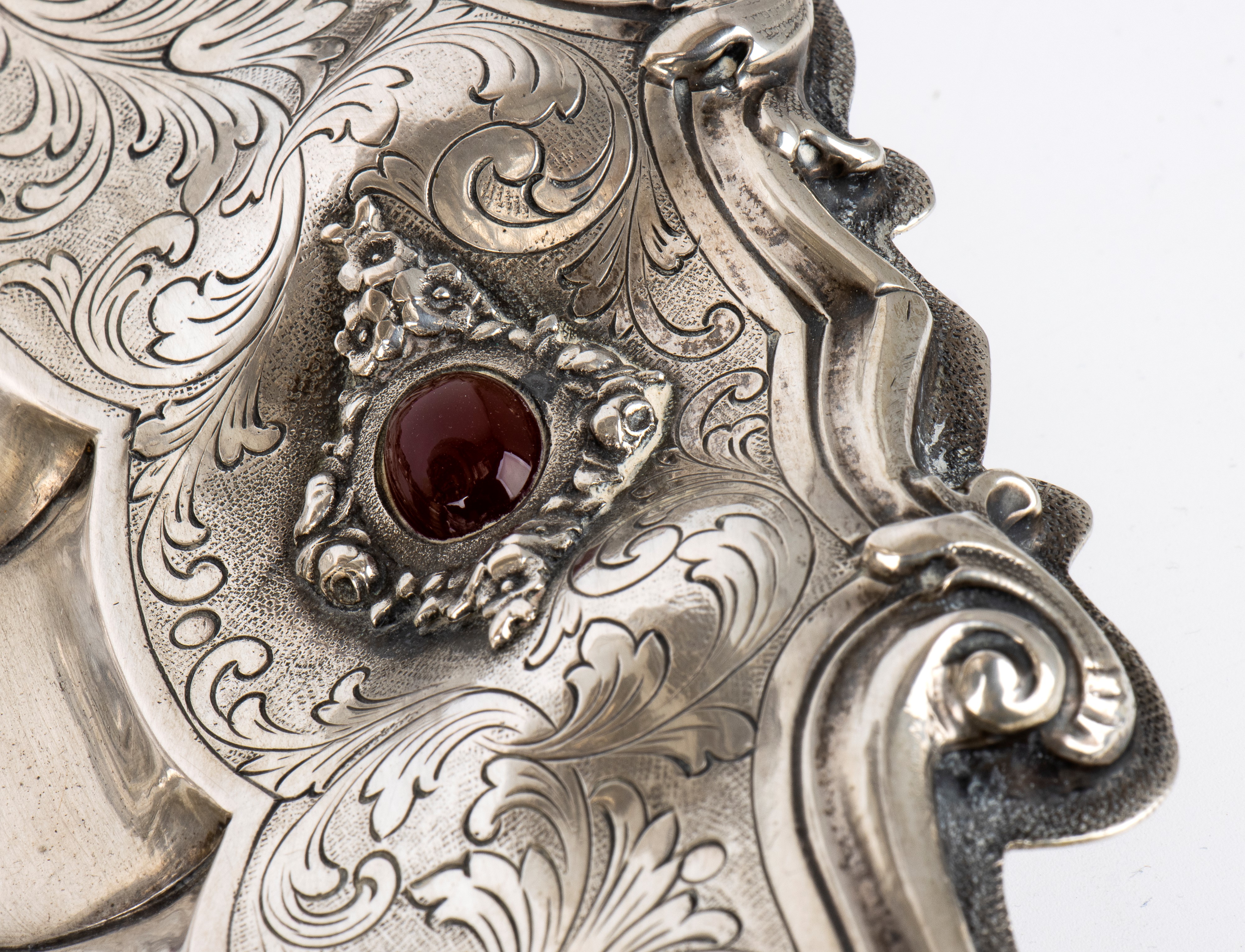 Centrotavola in argento con corniole