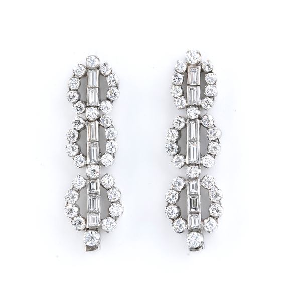 Platinum earrings with diamonds