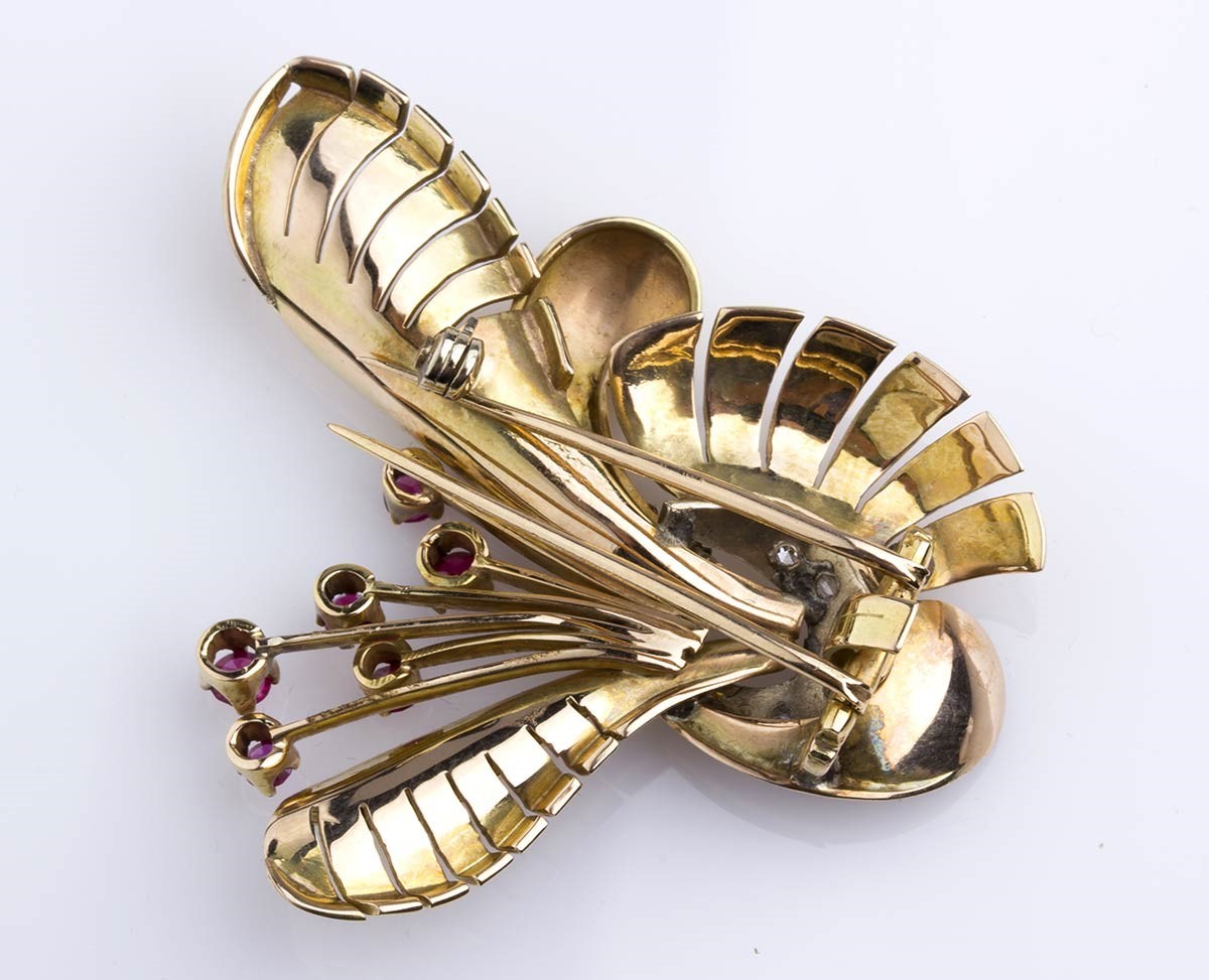 Spilla in oro con rubini e diamanti