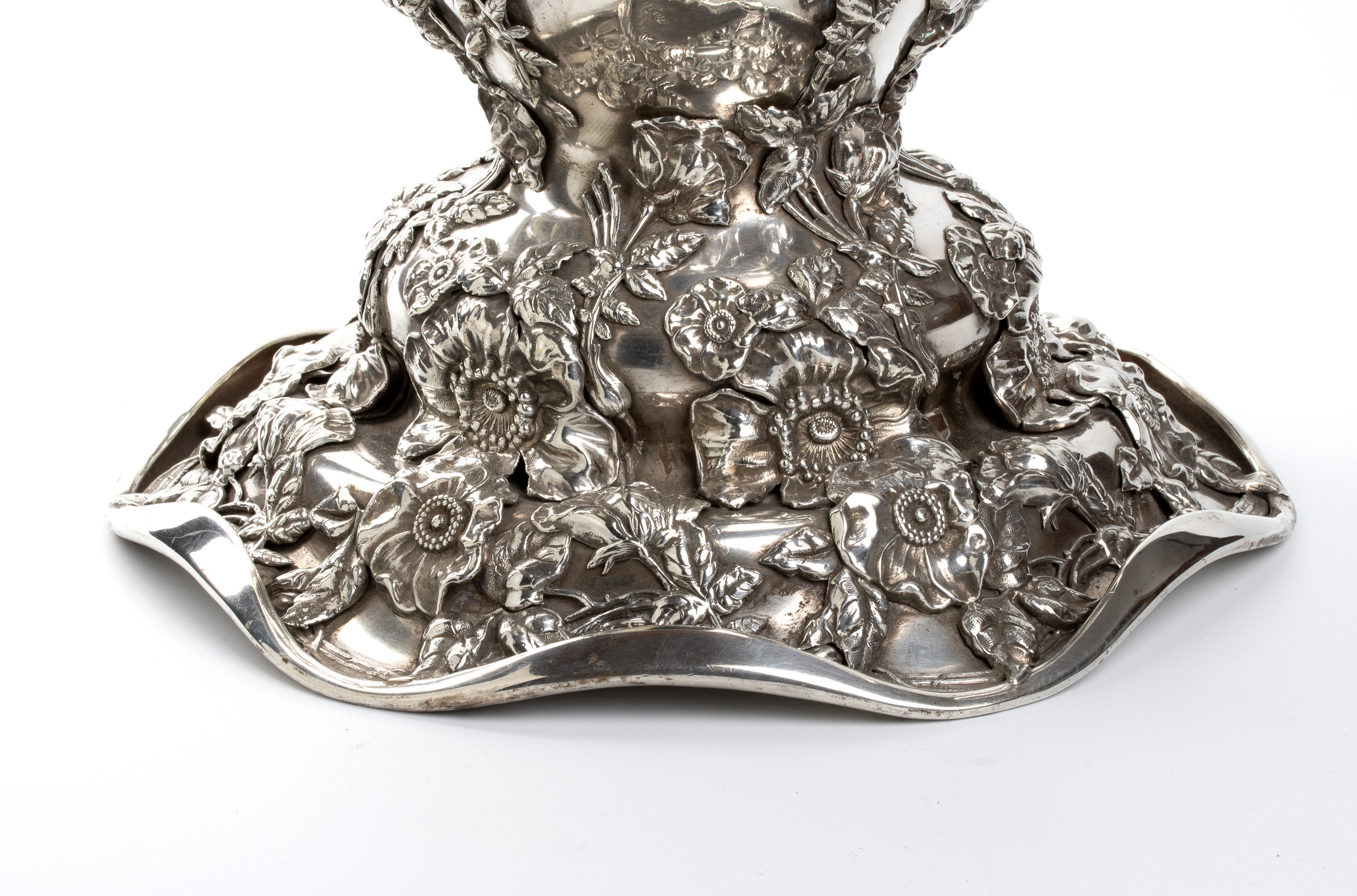 Una grande coppa di presentazione canadese a due manici in argento