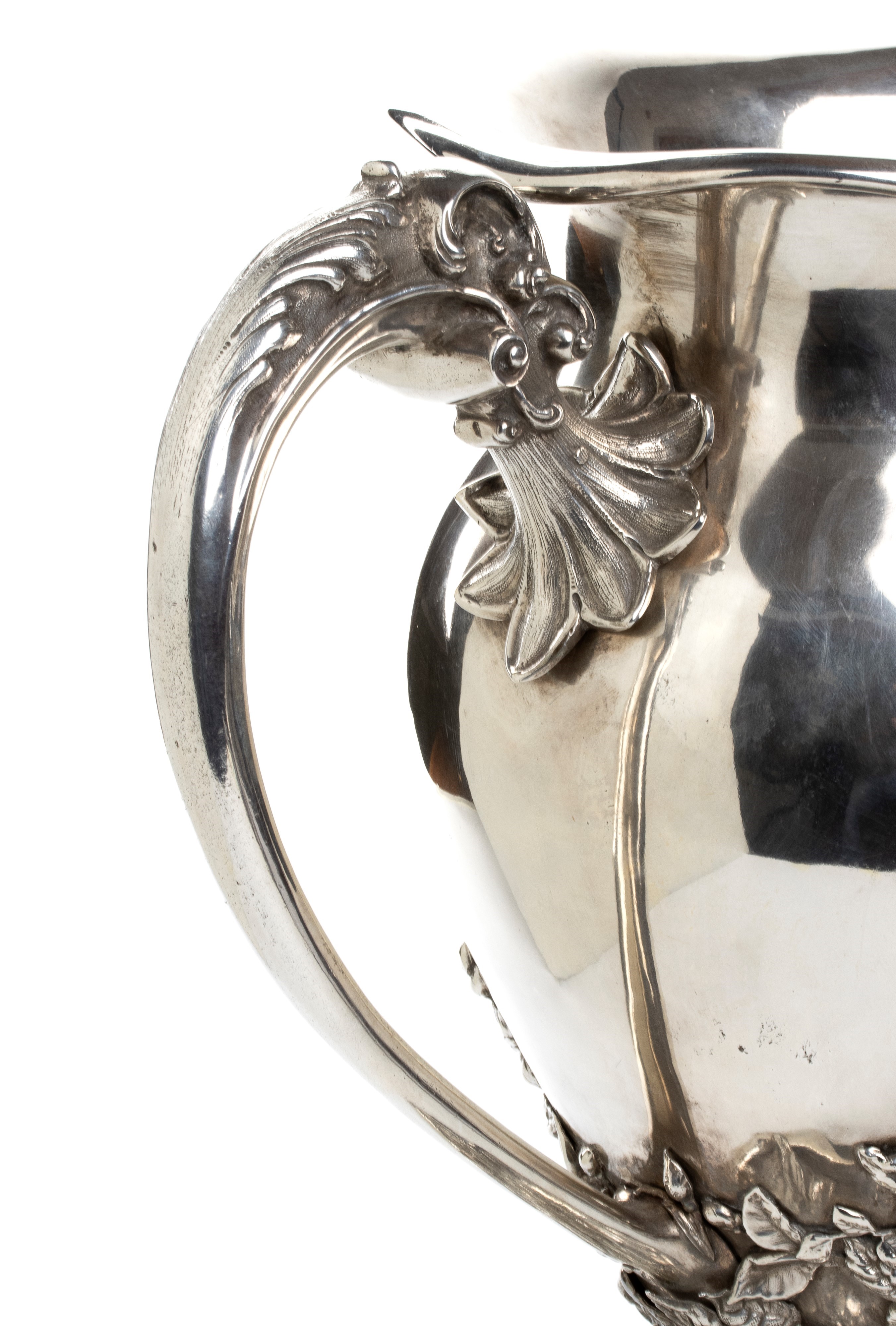 Una grande coppa di presentazione canadese a due manici in argento