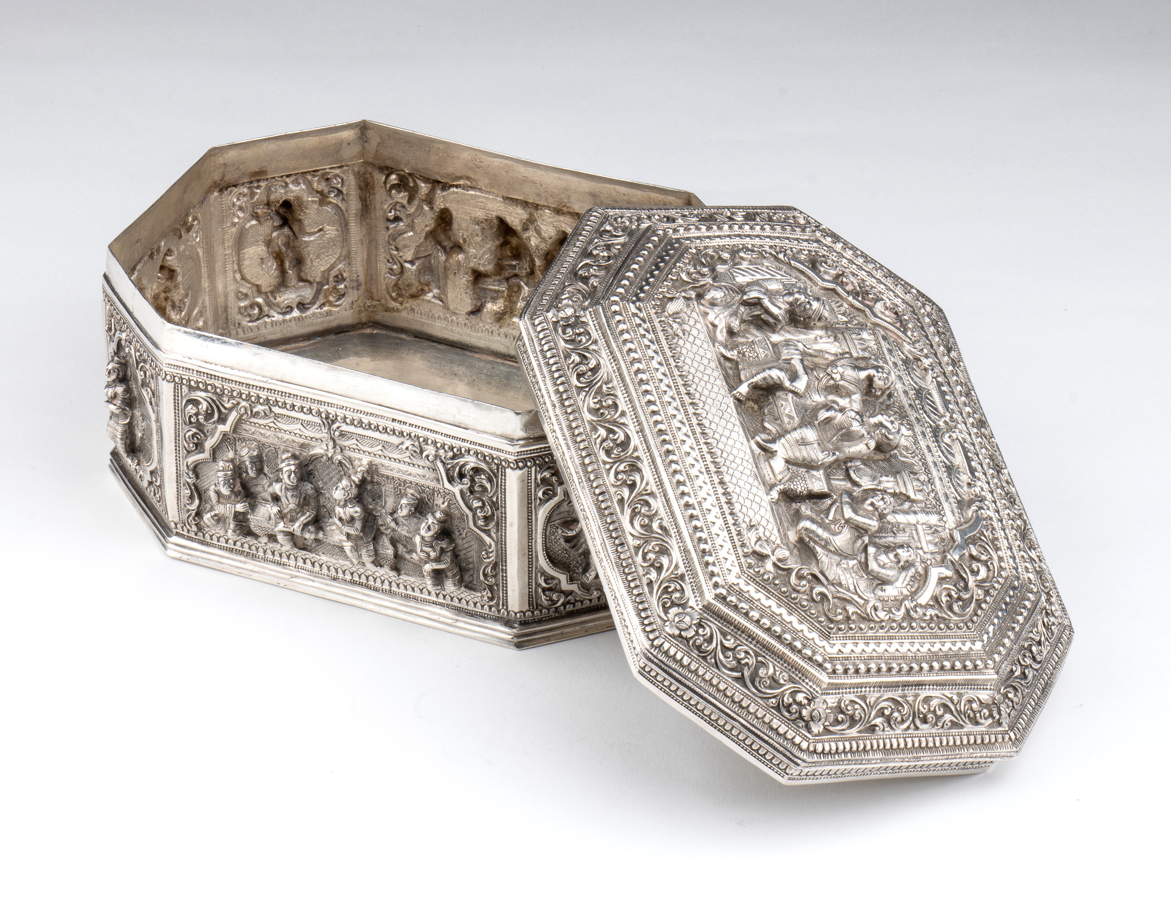 Cofanetto ottagonale in argento