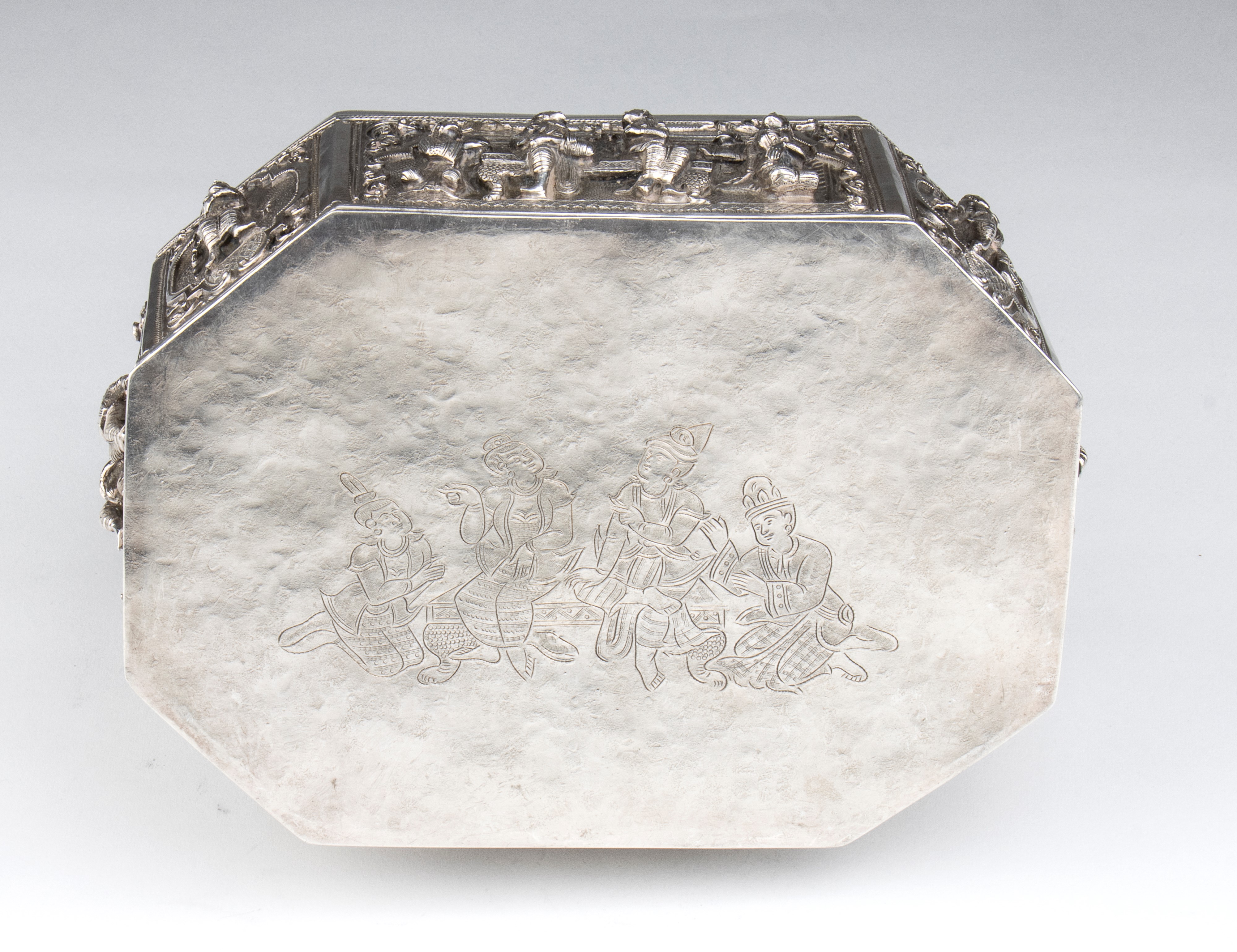 Cofanetto ottagonale in argento