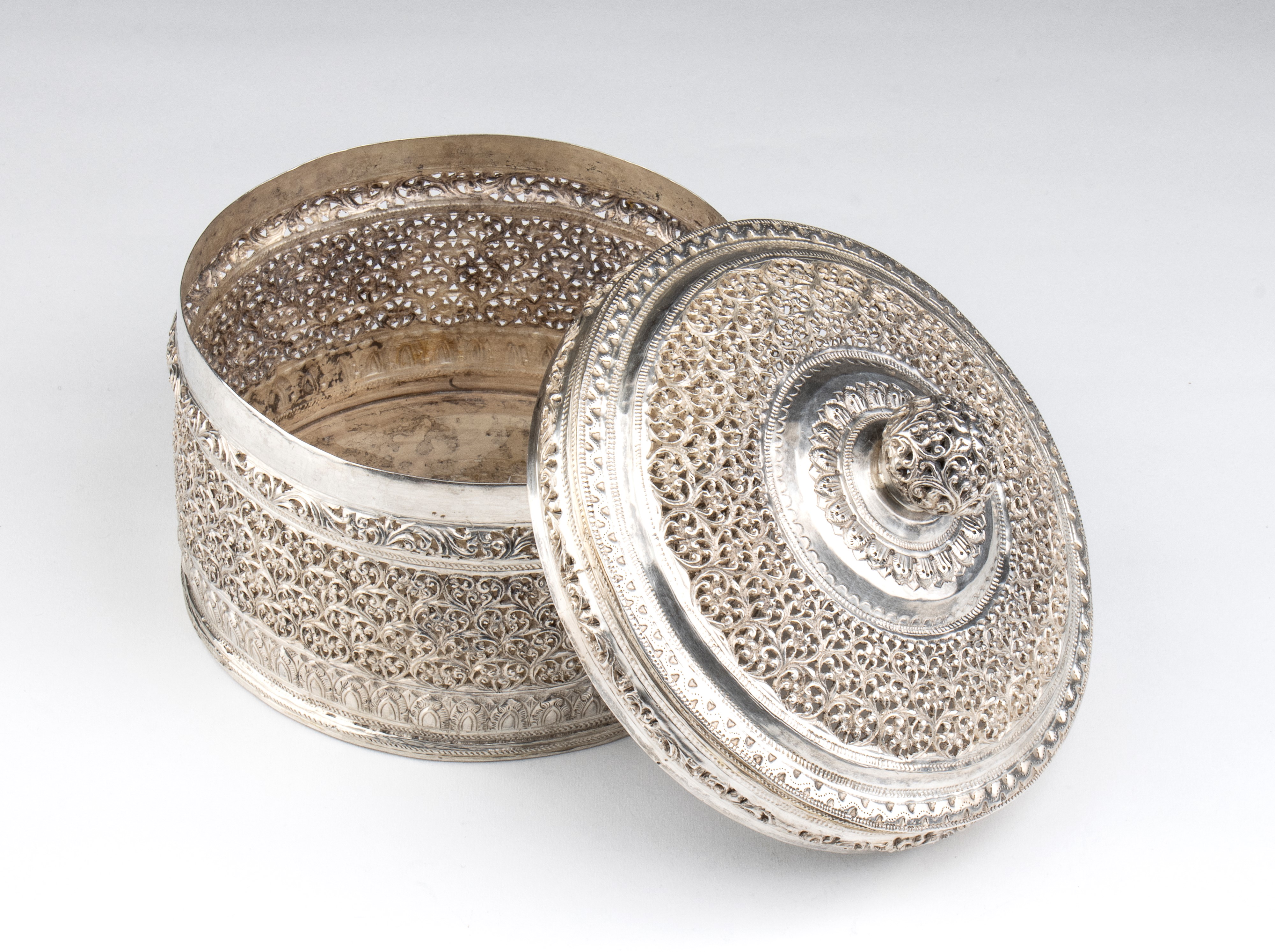 Scatola porta noci di Betel in argento