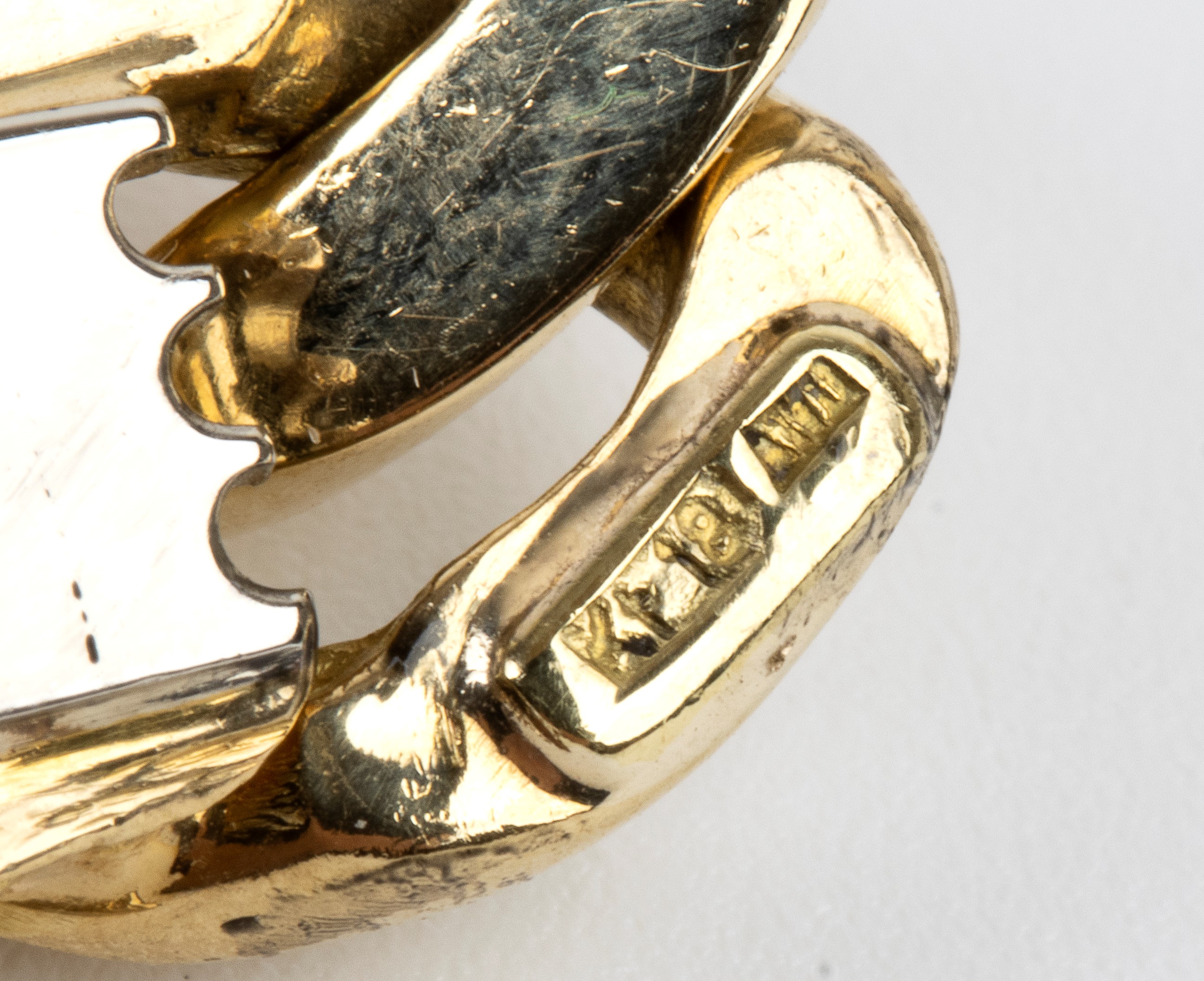 Lungo girocollo in oro con smalto neri e diamanti