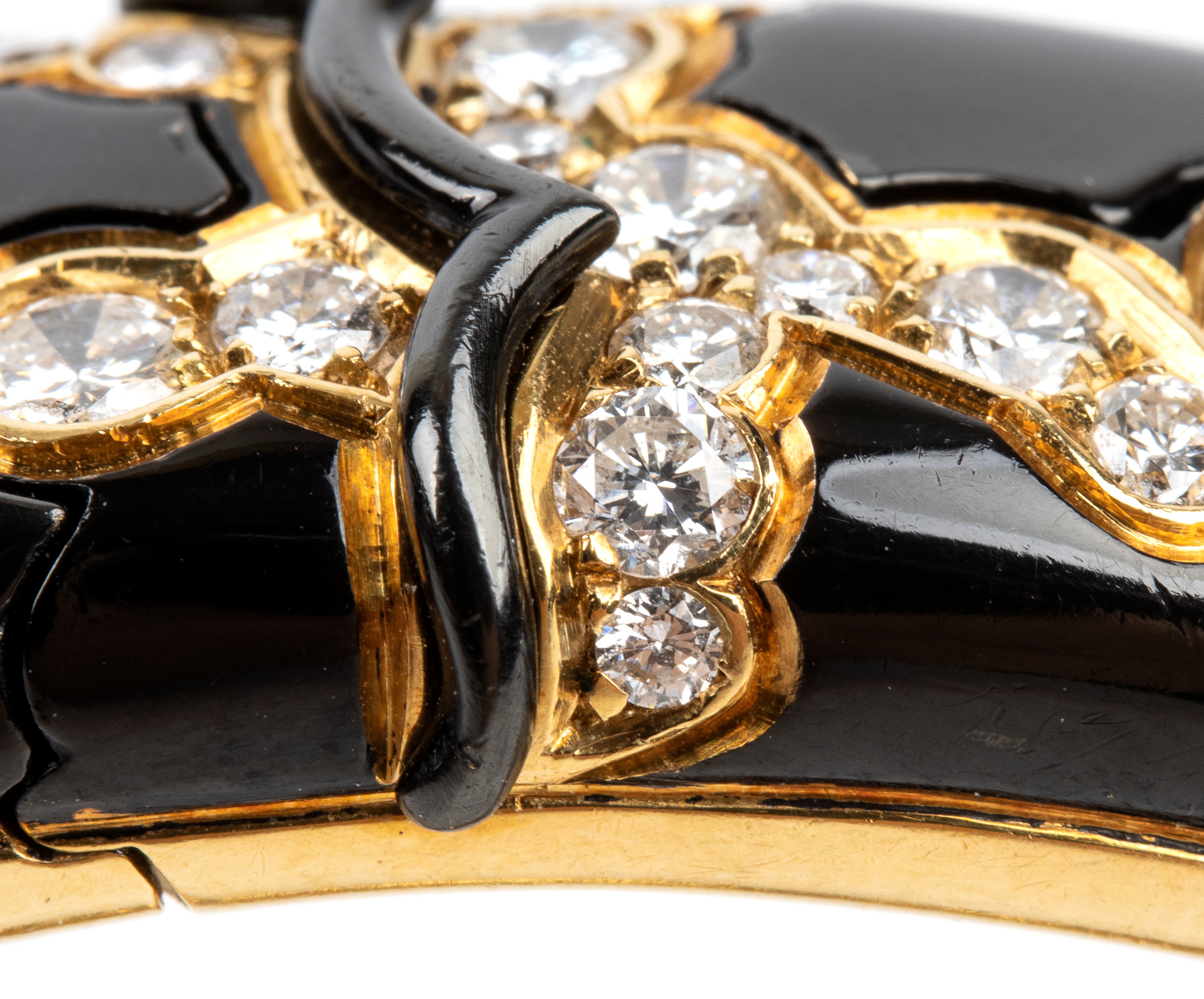 Motivo Giapponese Mitsouko, bracciale semi-rigido in oro, diamanti e patina nera