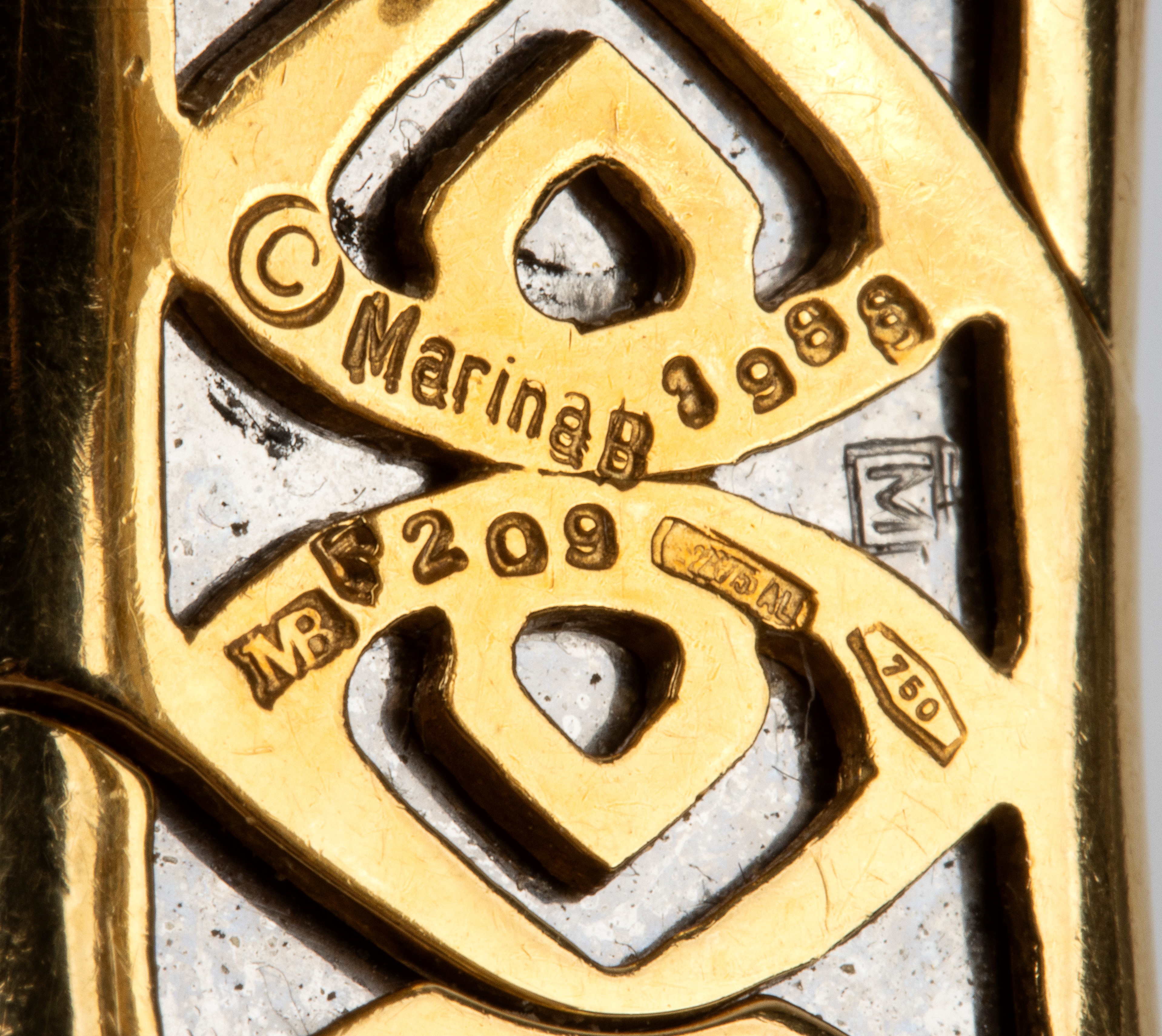 Motivo Giapponese Mitsouko, bracciale semi-rigido in oro, diamanti e patina nera