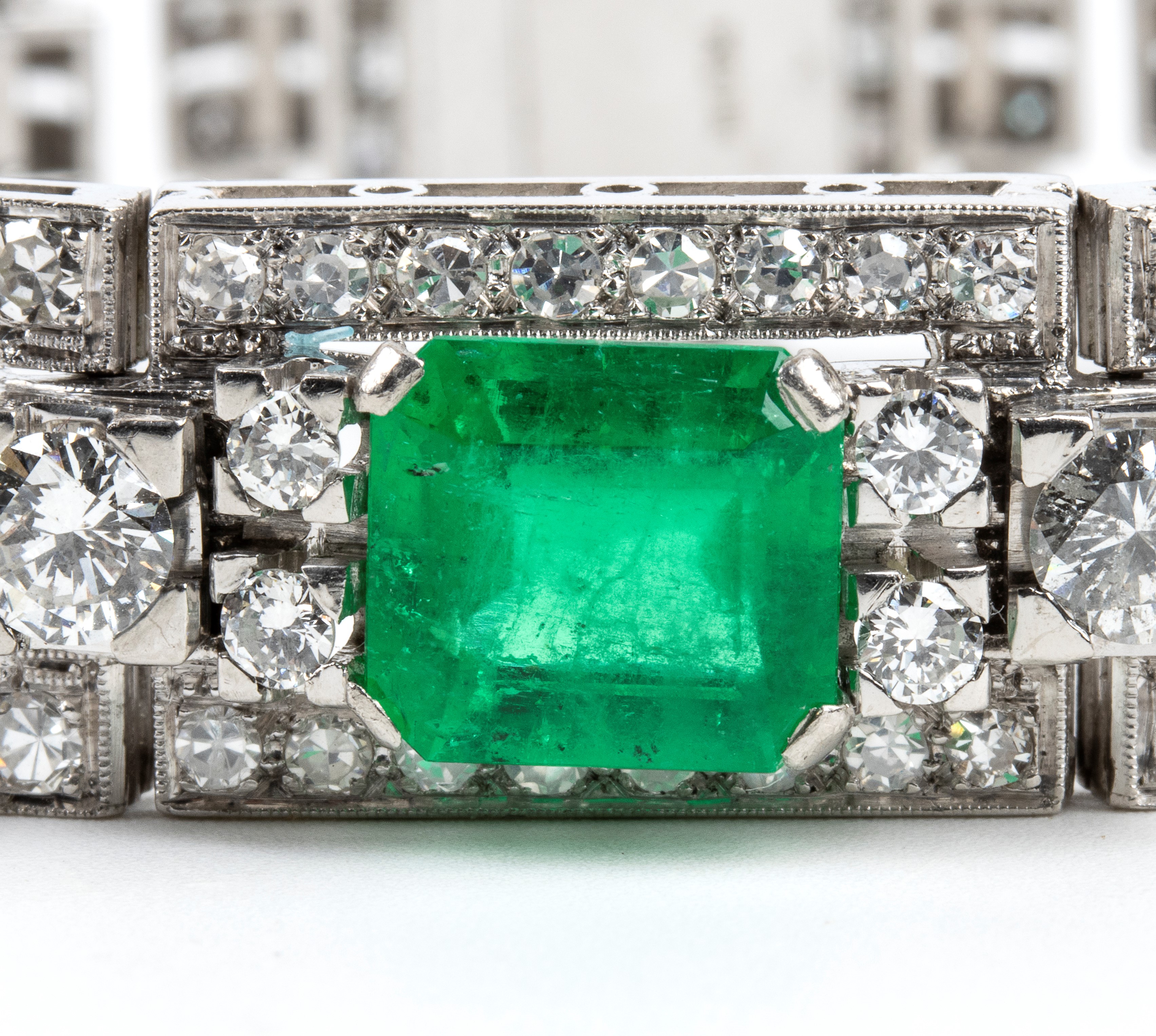 Bracciale Art Déco in platino con diamanti e smeraldo centrale