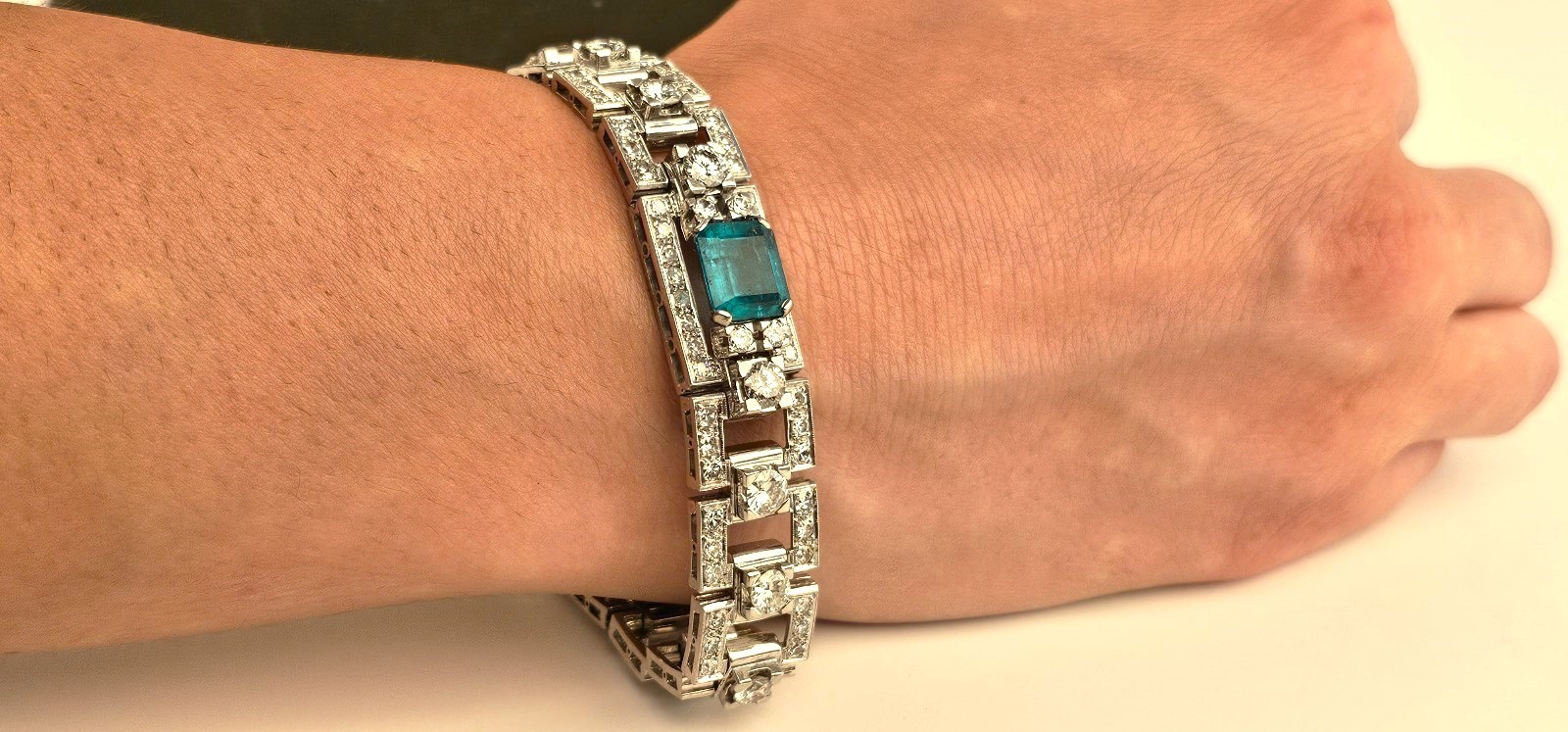 Bracciale Art Déco in platino con diamanti e smeraldo centrale