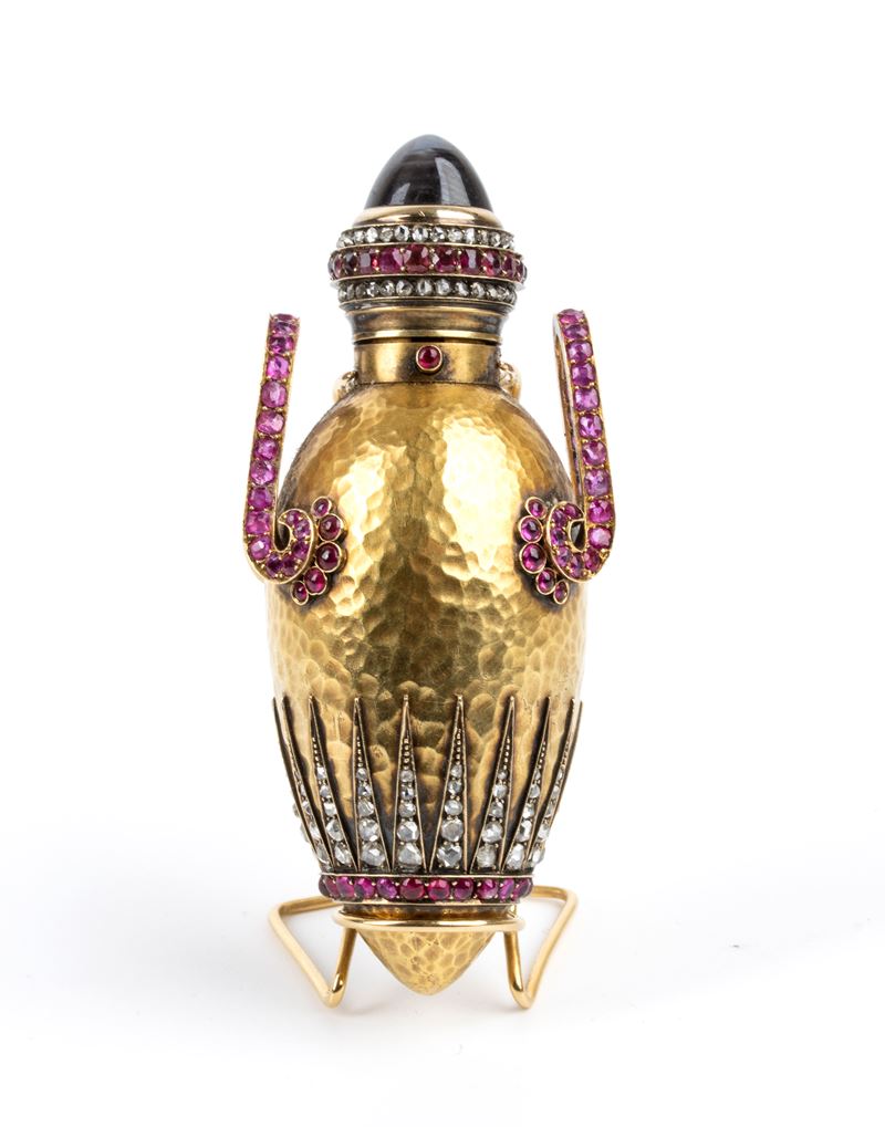Flacone russo per profumo in oro