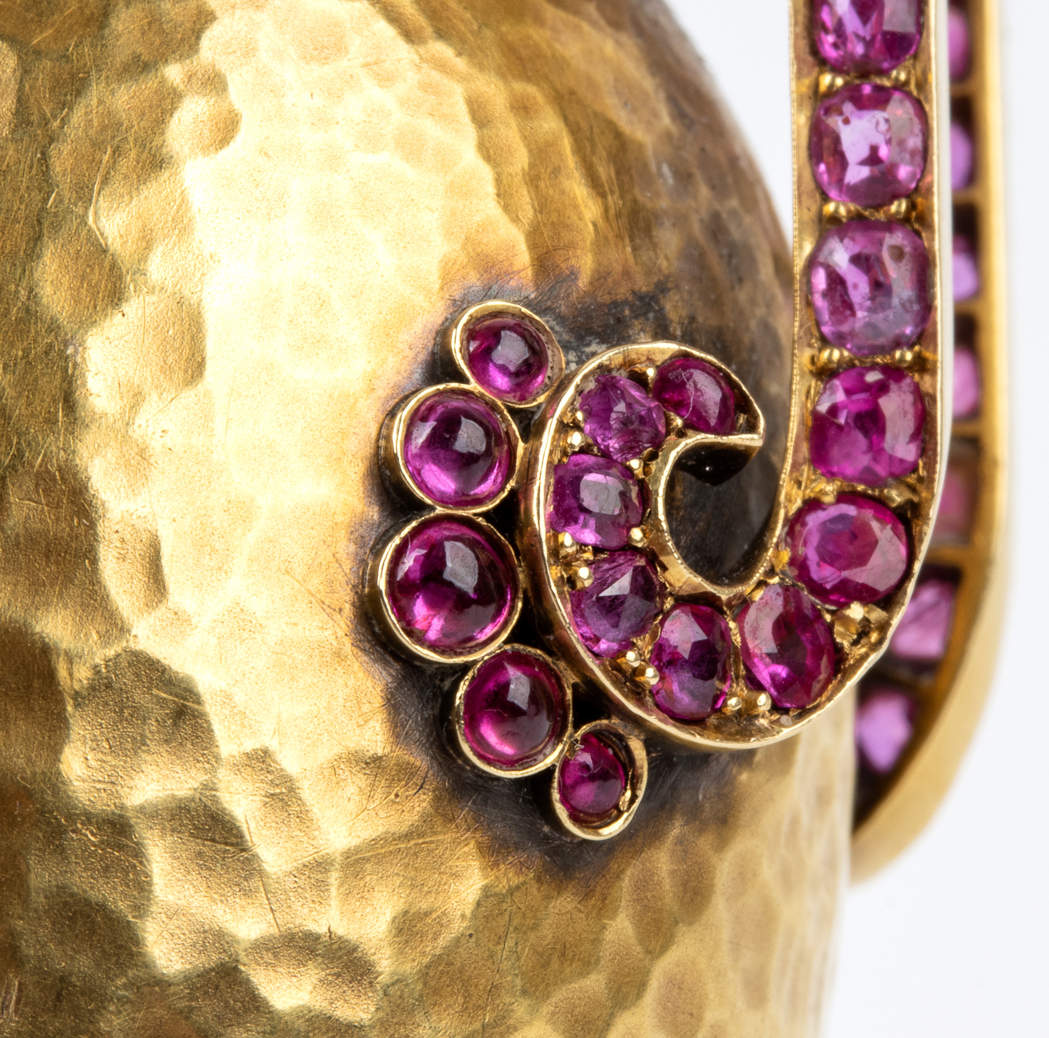 Flacone russo per profumo in oro